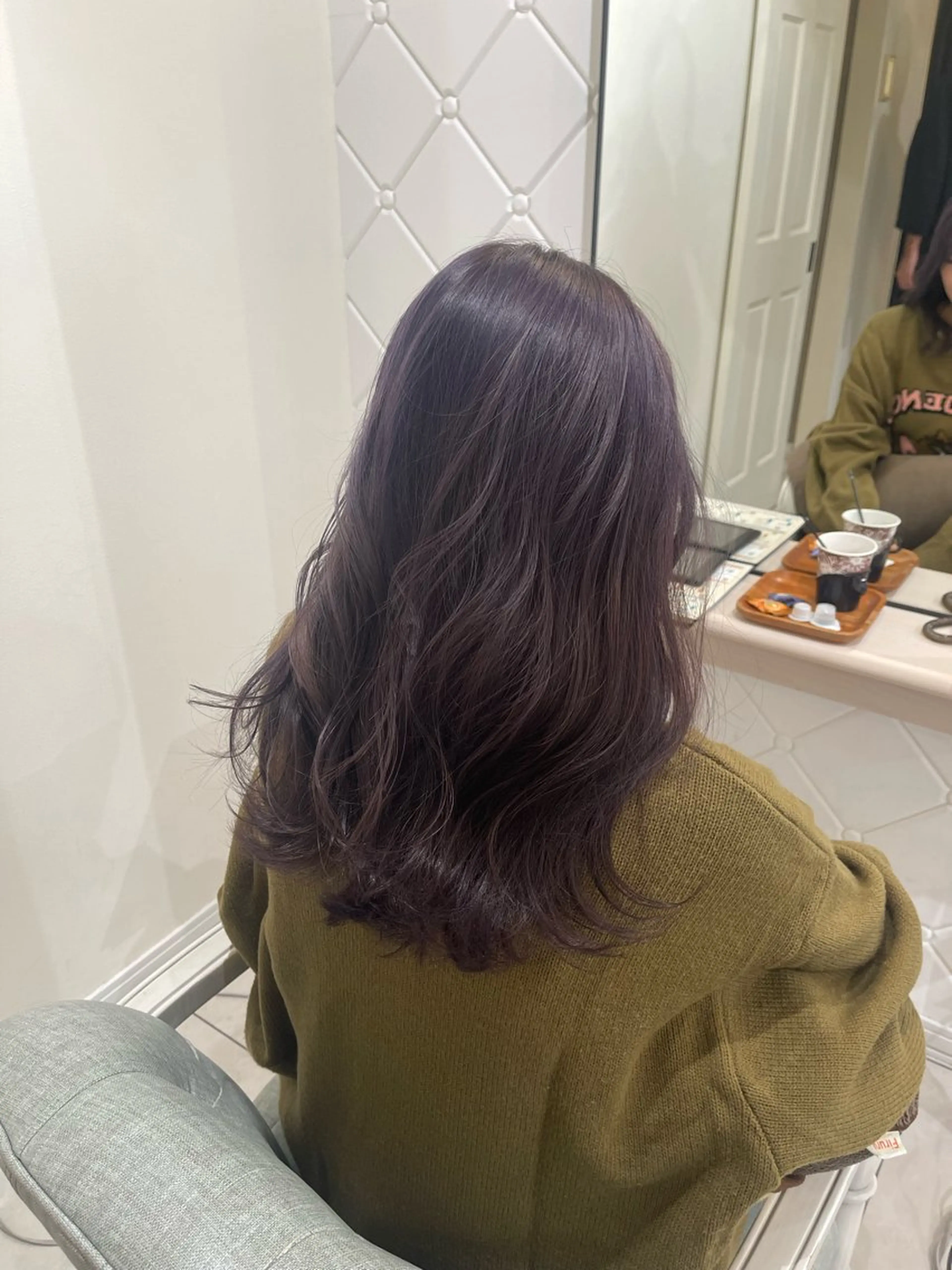 セミロング カラー 濱田輝レイヤー 韓国風 ハイトーンのヘアスタイル