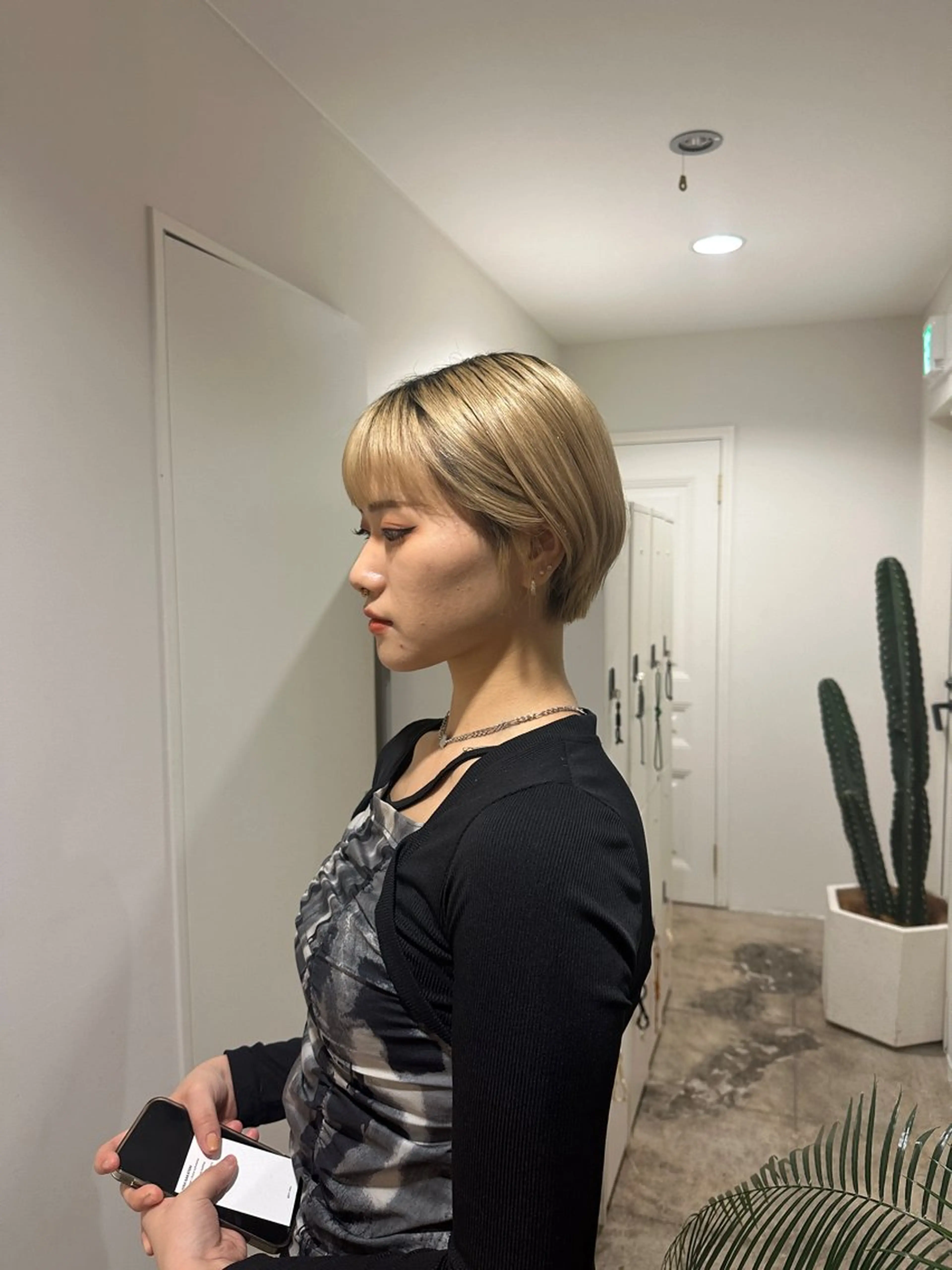 ショート 透明感カラー/顔周り レイヤー/髪質改善のヘアスタイル