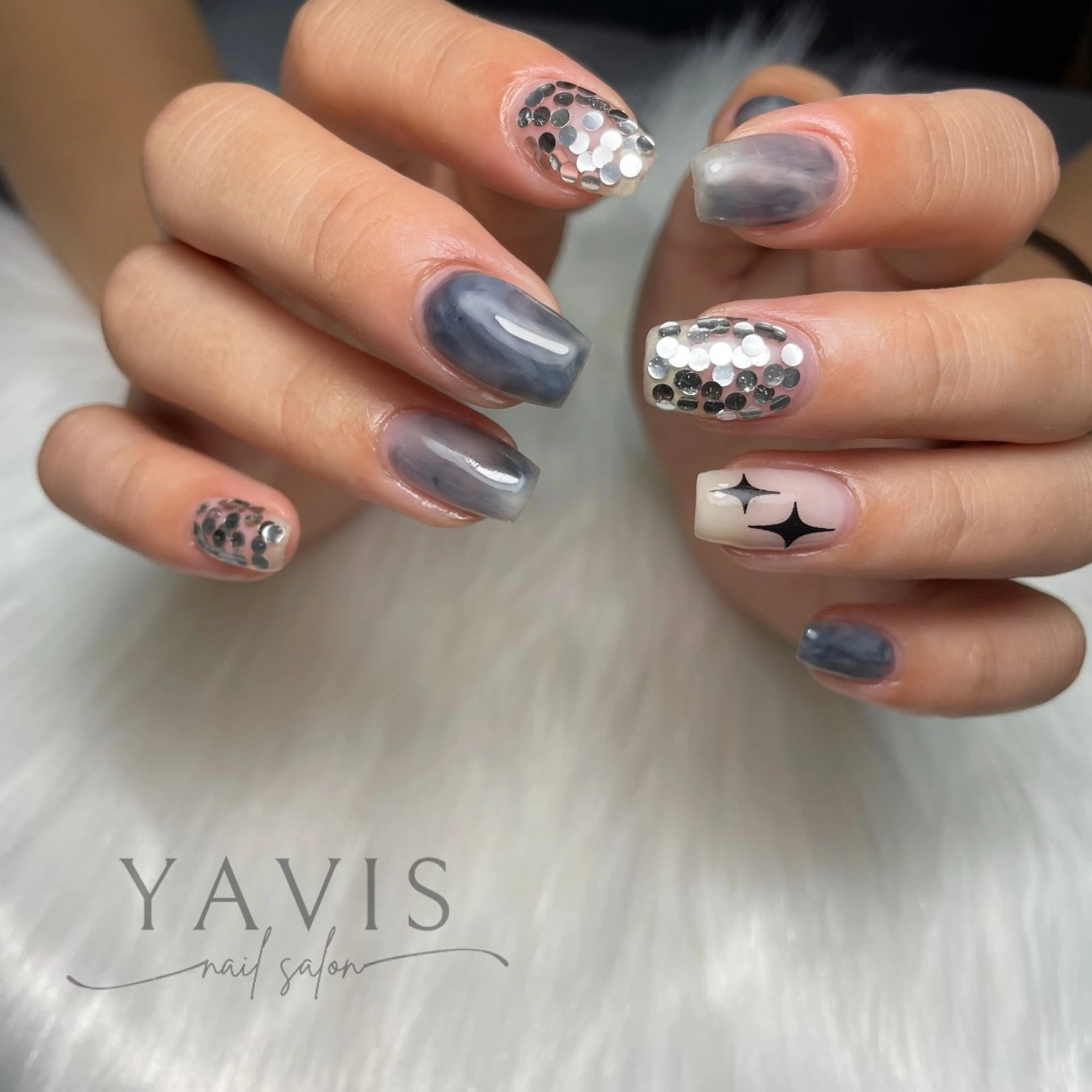ネイル ニュアンスネイル YAVIS_ nailのネイルデザイン