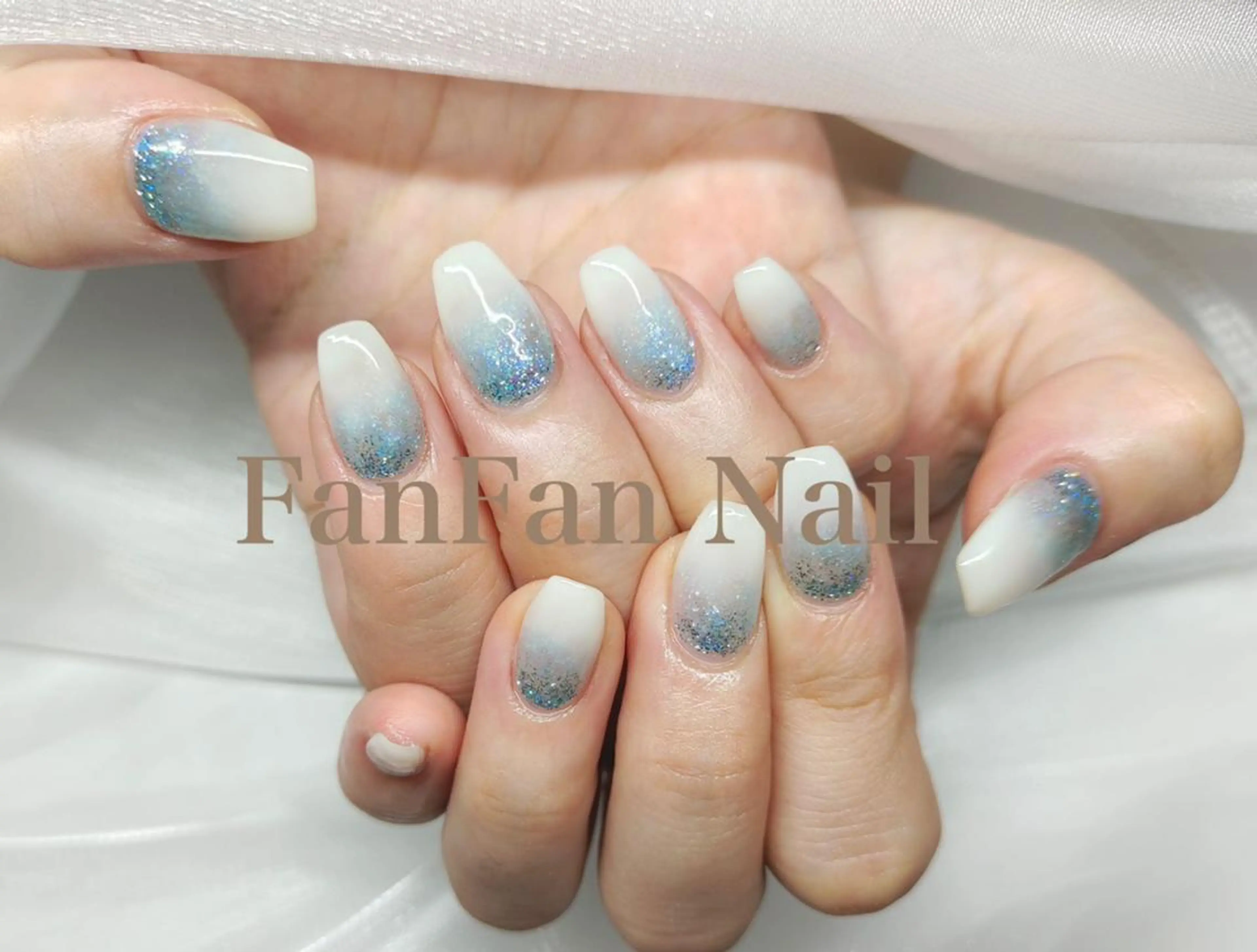 ネイル アートネイル オーロラネイル ガーリー キラキラネイル 韓国ネイル Fanfan  長さ出し専門のネイルデザイン
