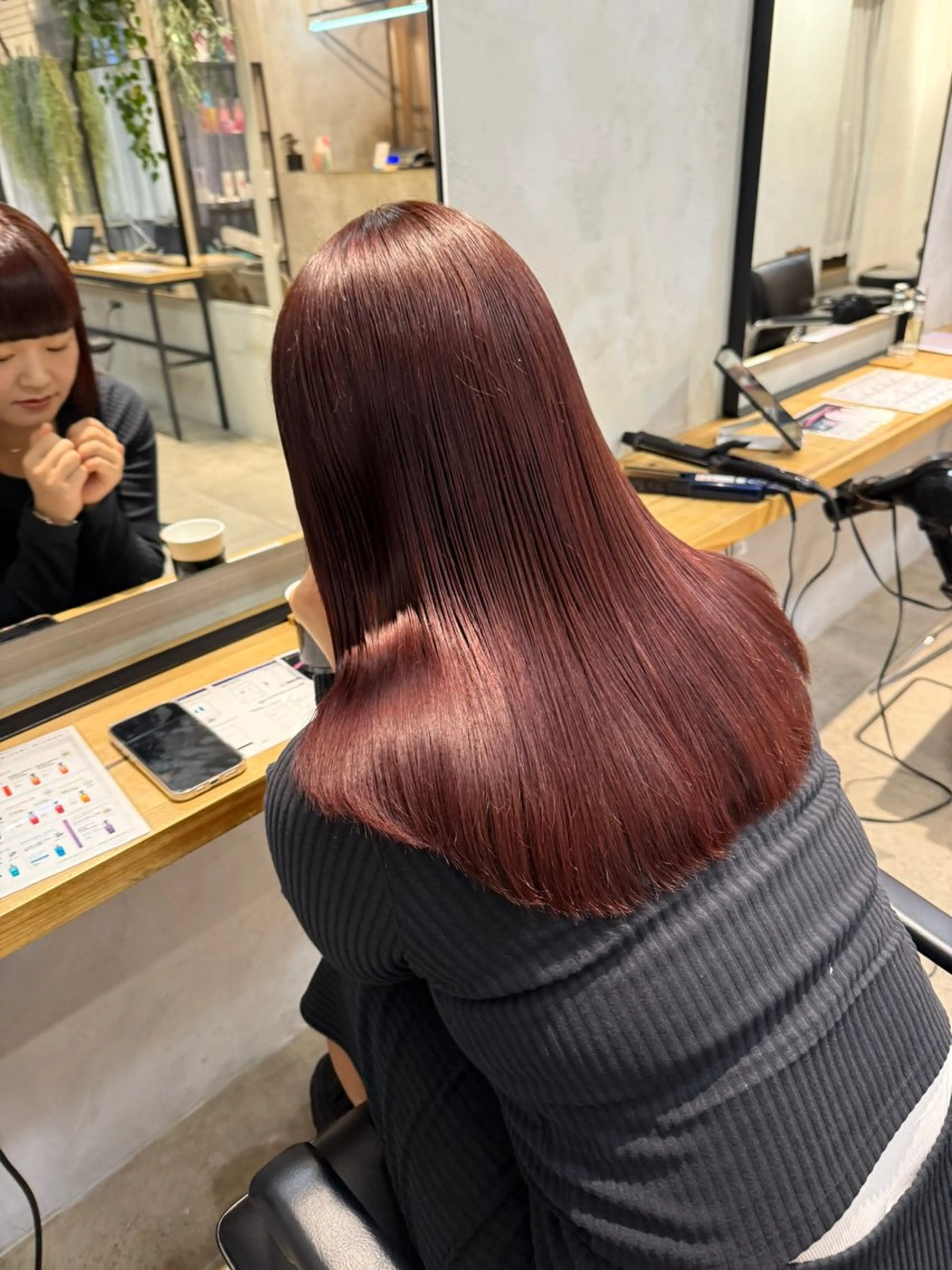 セミロング カラー ミルクティー× グレージュMOMOのヘアスタイル