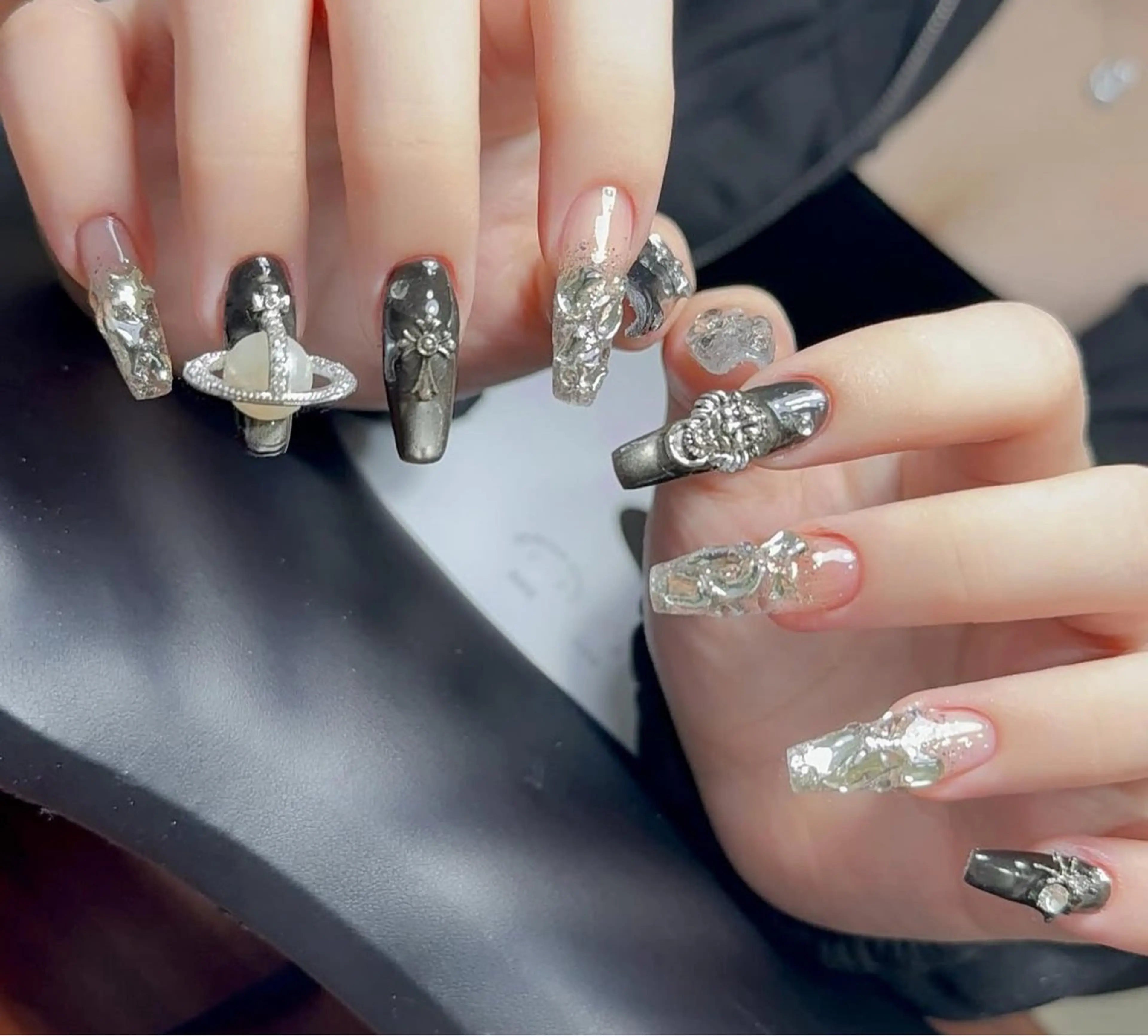 ネイル キラキラネイル マグネットネイル ミラーネイル ニュアンスネイル 春ネイル ハンドネイル Lyna 池袋のネイルデザイン