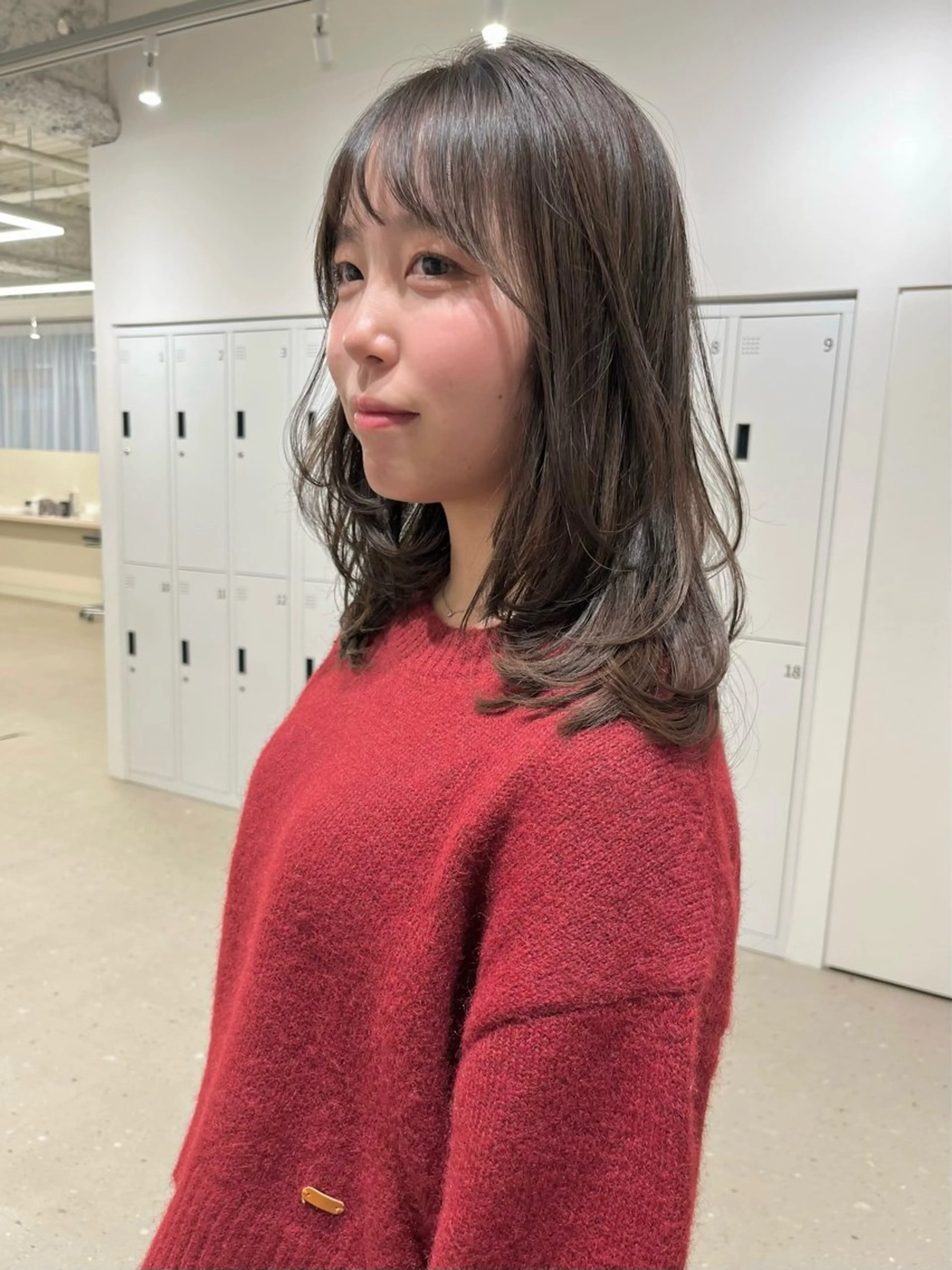 セミロング レイヤーカット 箱崎 凪沙のヘアスタイル
