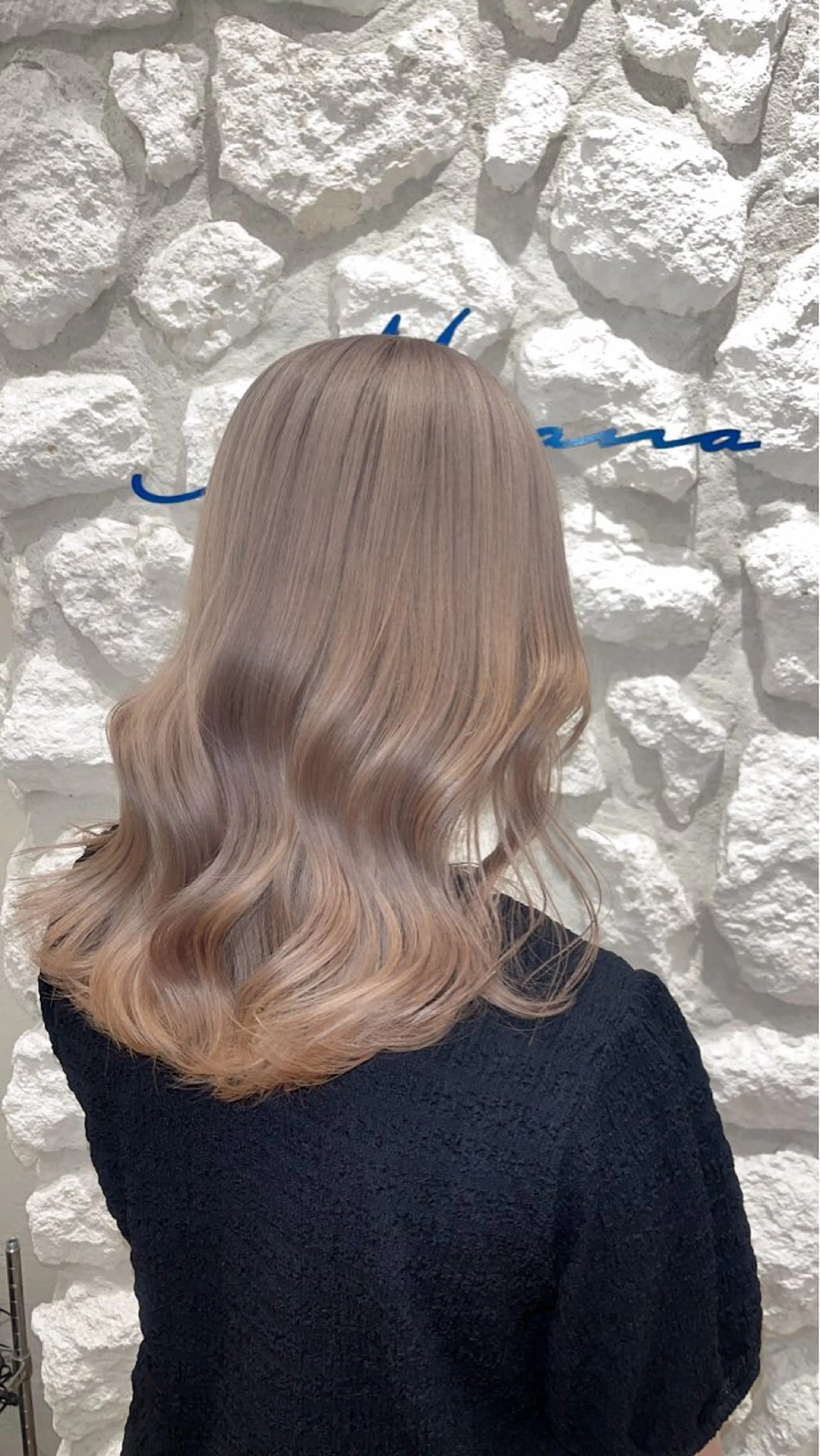 ロング カラー グレージュ 三浦 翔太のヘアスタイル