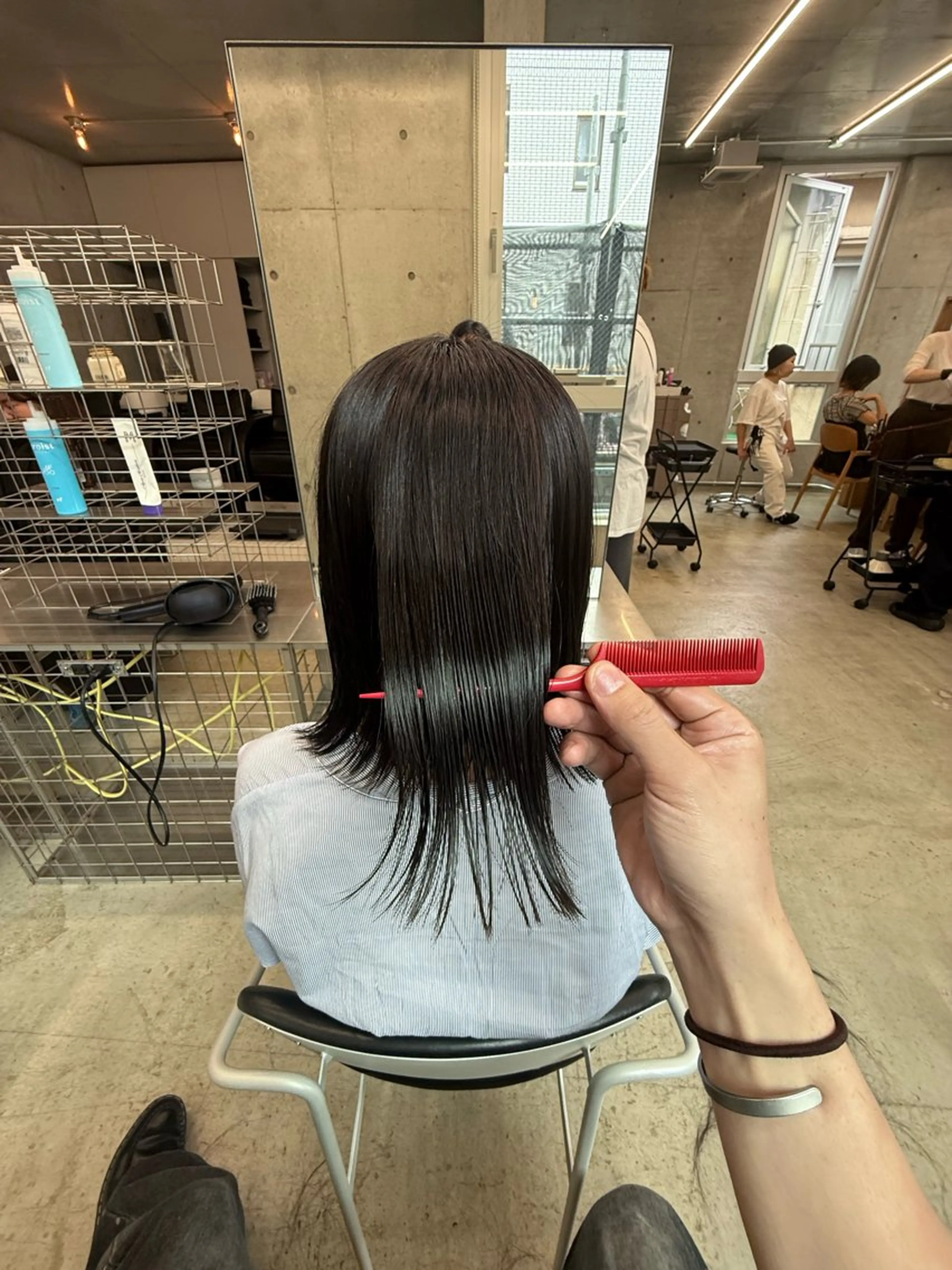 ロング カラー ロングレイヤー アッシュ ベージュカラー ブリーチ 透明感カラー カット 縮毛矯正 トリートメント 誰より丁寧なカット/ 小林輝/レイヤーのヘアスタイル