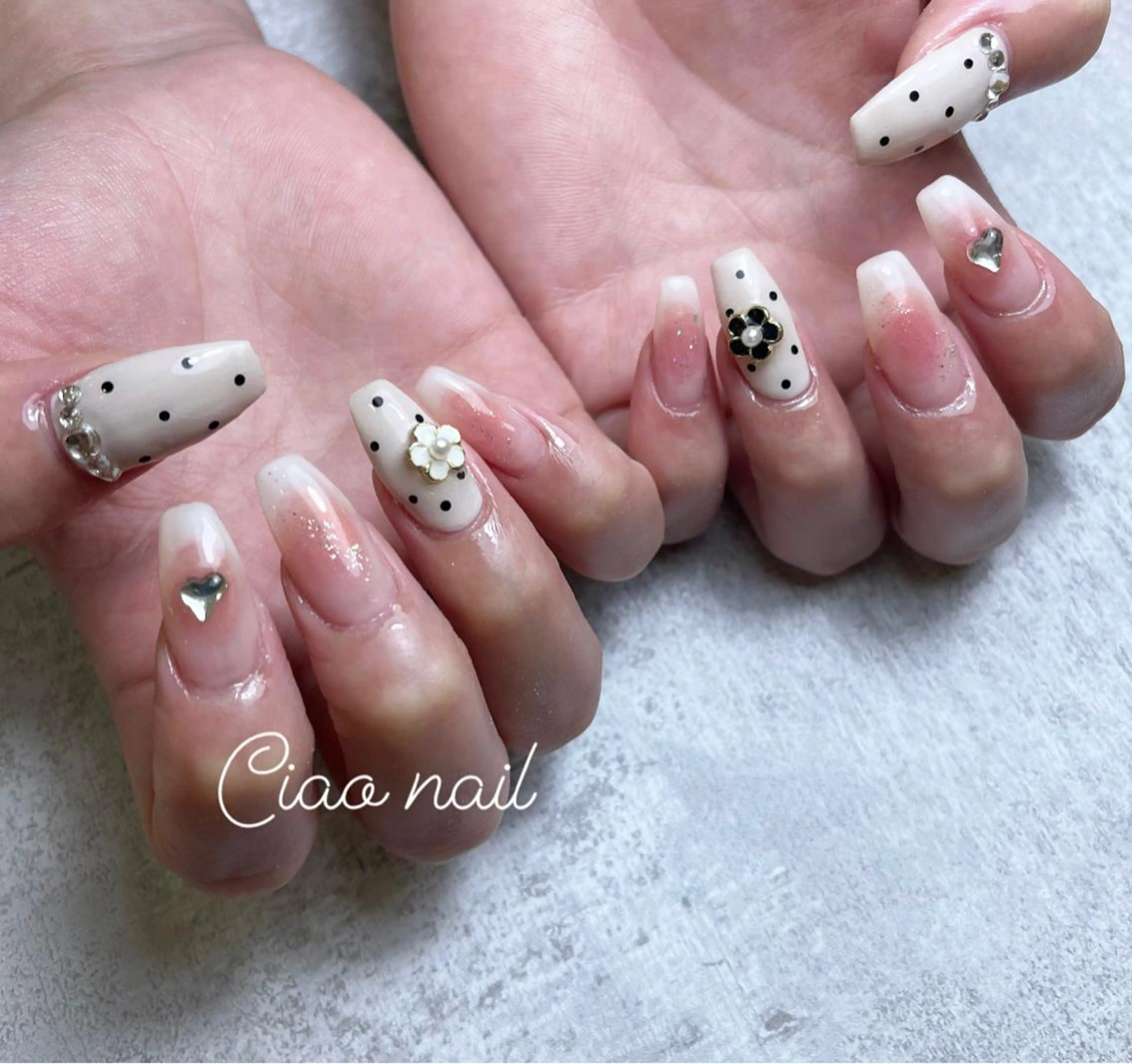 ネイル ドット #Amin nail salonのネイルデザイン