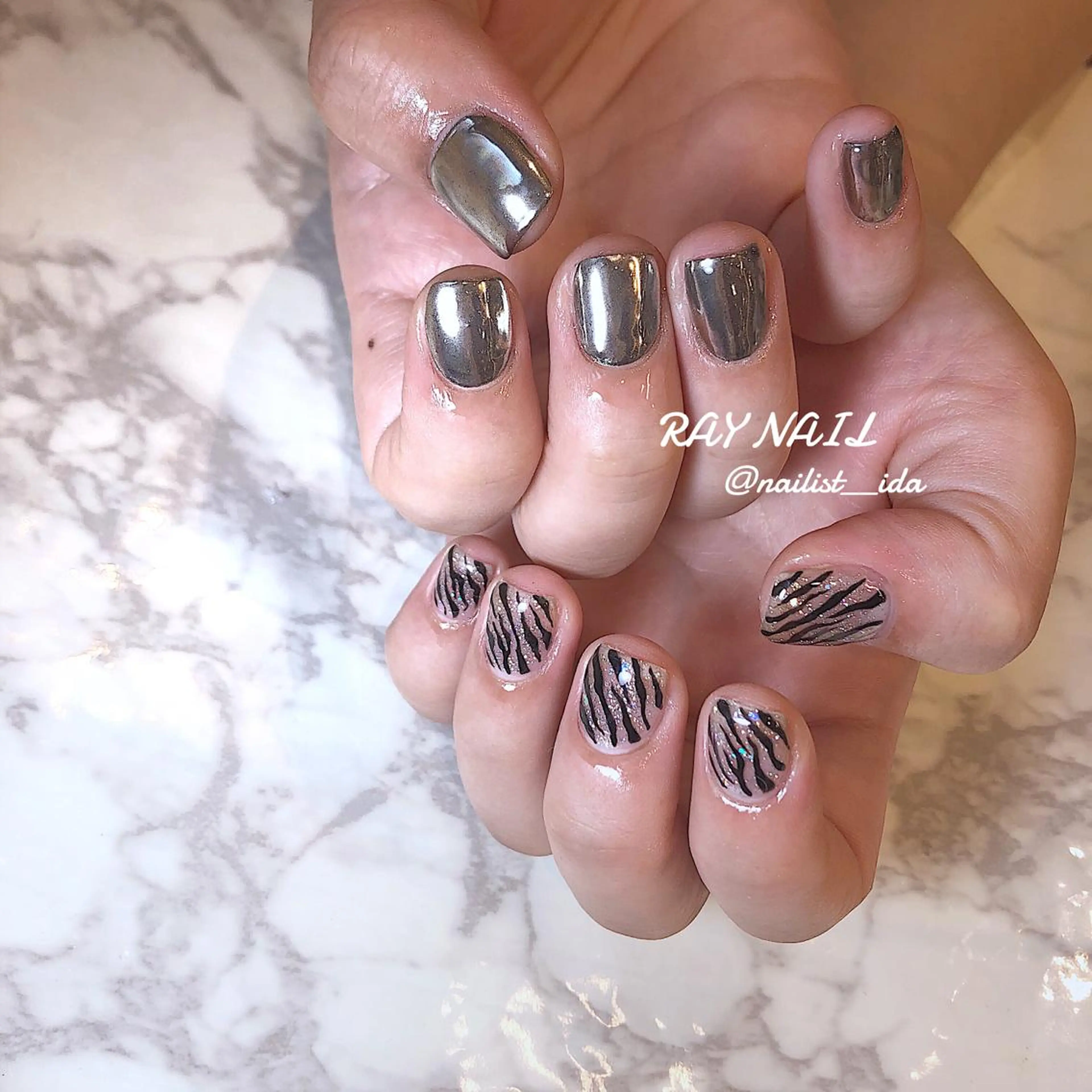 ネイル アニマル柄 ミラーネイル Arowa 伊田のネイルデザイン