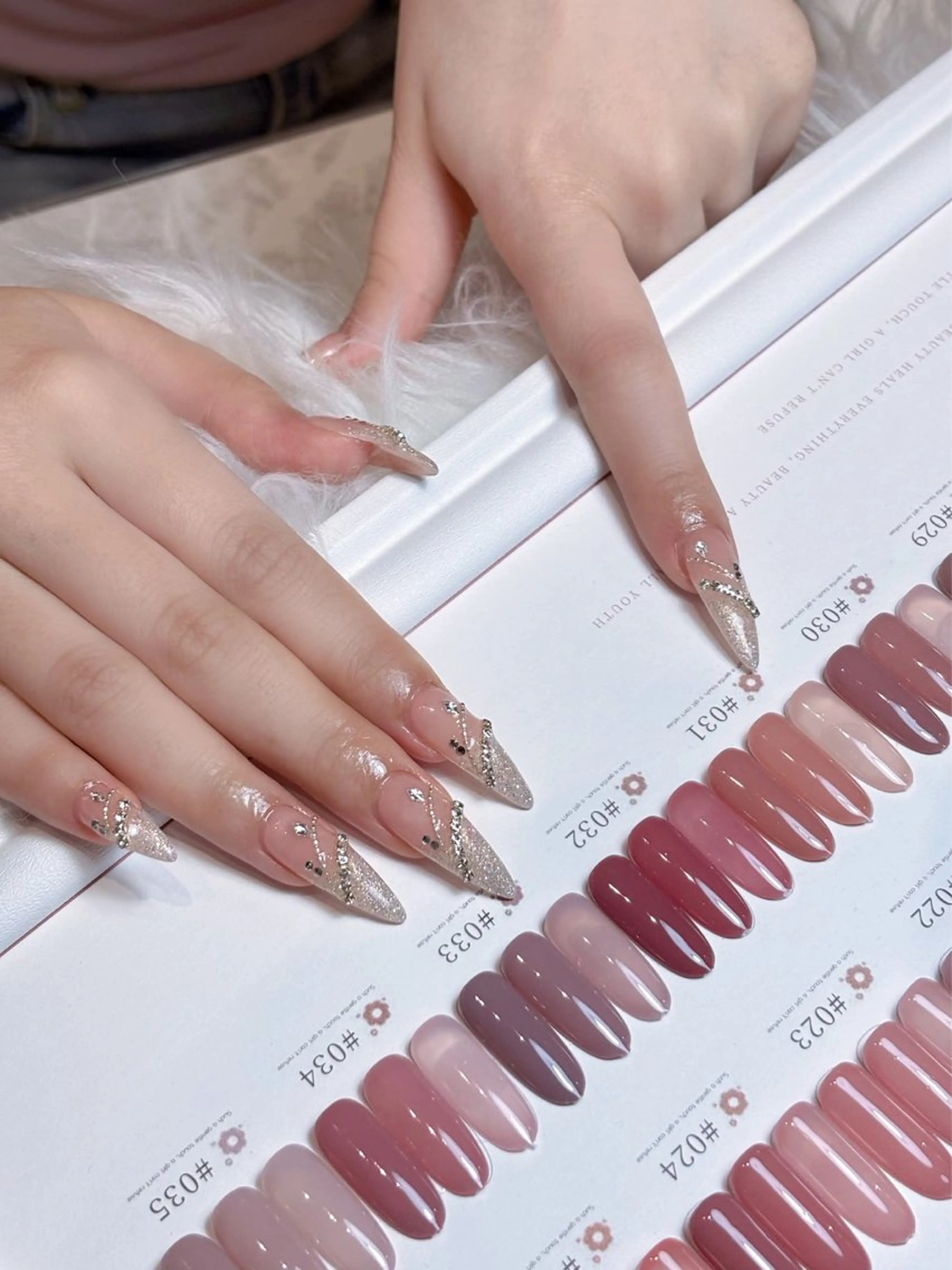 ネイル チークネイル ドット フレンチネイル グラデーション ハート ハンドネイル Julli NailStudioのネイルデザイン