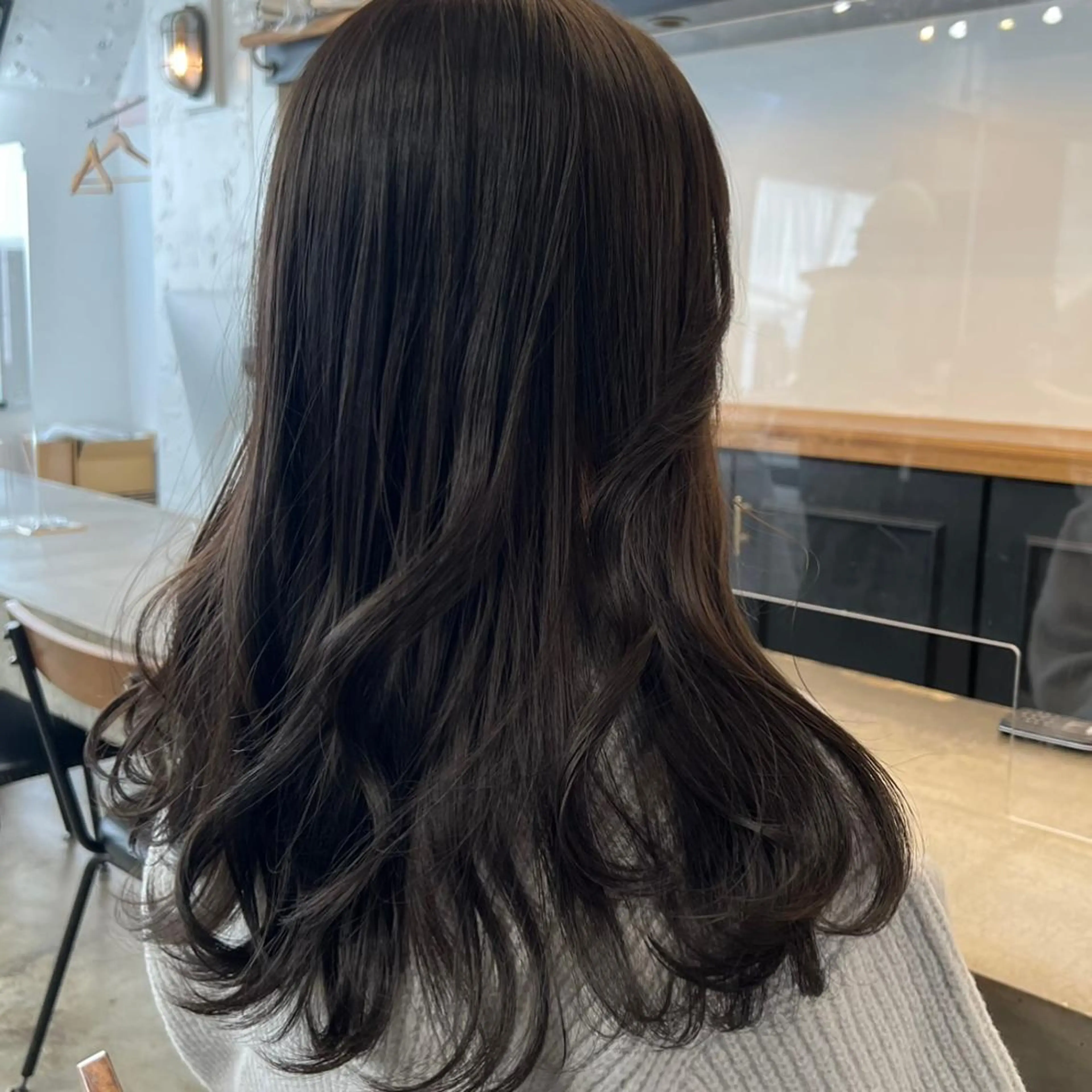 セミロング カラー アッシュ アッシュブラウン ブラウンカラー ヘアカラー トリートメント 顔まわりカット✨艶髪 ✨髪質改善✨伴響佳のヘアスタイル