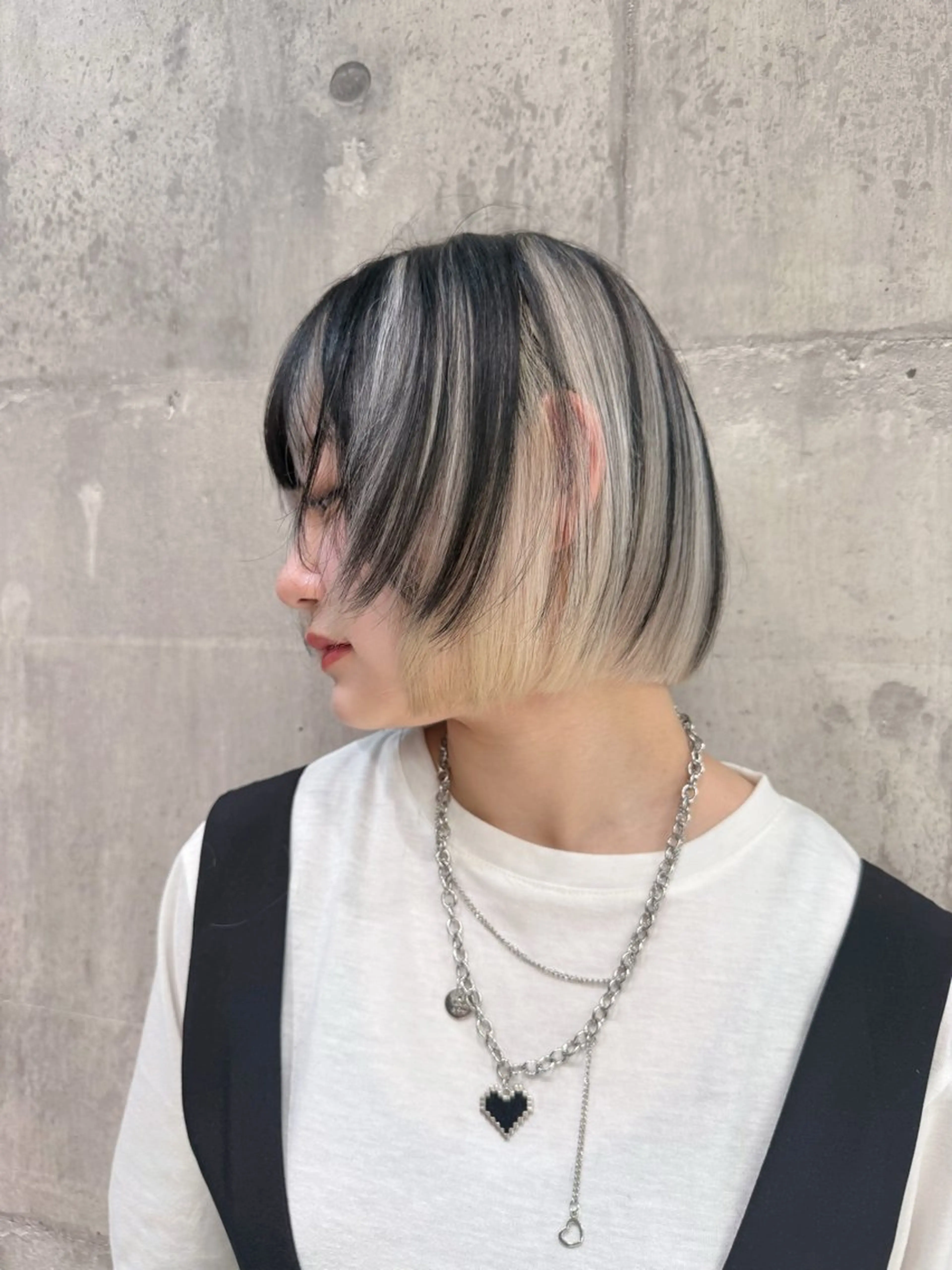 ショート カラー ブロンド デザインカラー ハイトーンカラー ホワイトブロンド ボブ カット ヘアカラー トリートメント 【縮毛矯正ブリーチ】 MANATO🌈のヘアスタイル