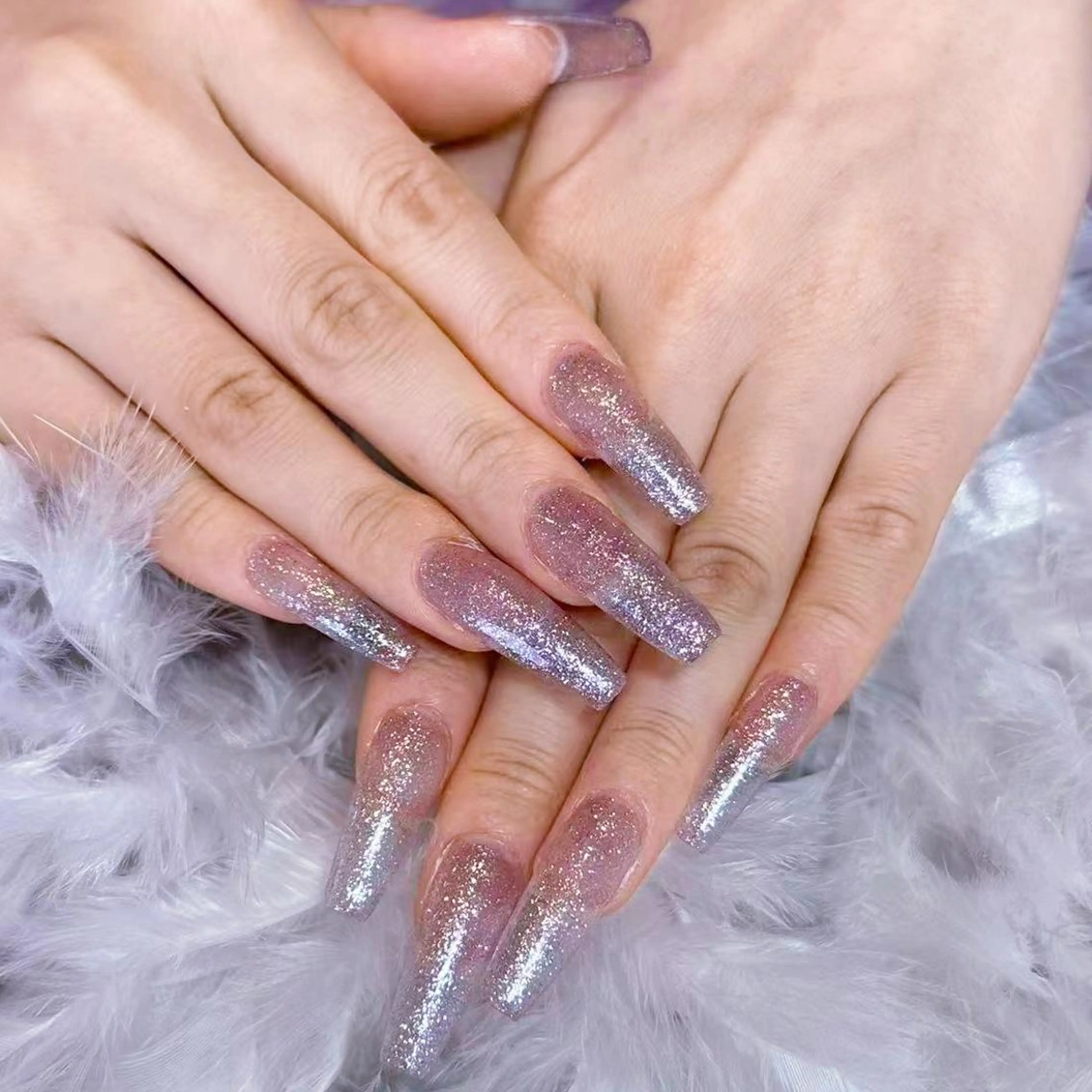 ネイル アートネイル オーロラネイル ガーリー キラキラネイル 韓国ネイル ハンドネイル Leah 💅のネイルデザイン