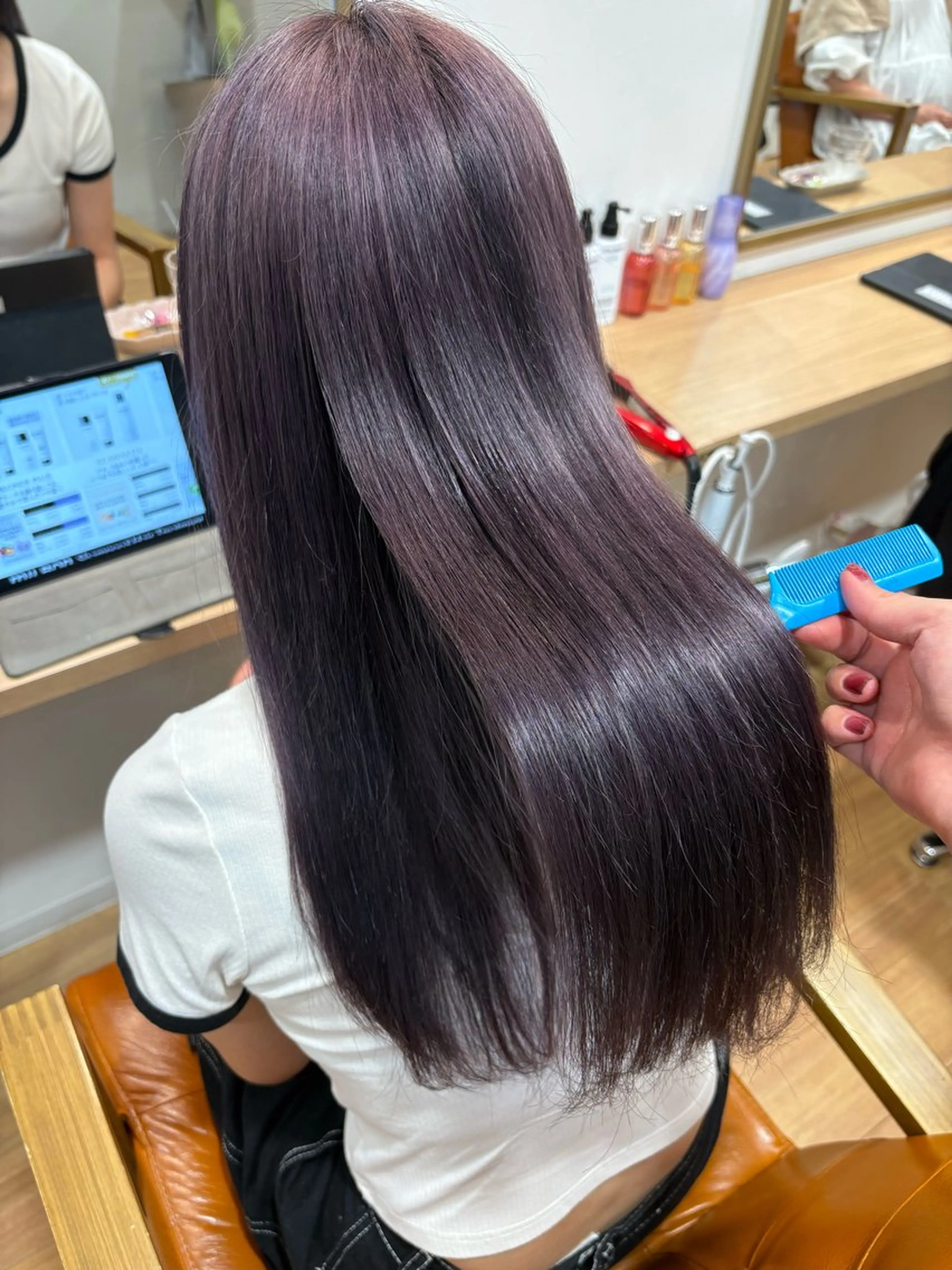 ロング カラー ブリーチ ラベンダーカラー ヘアカラー トリートメント akane/ 縮毛矯正/暖色のヘアスタイル