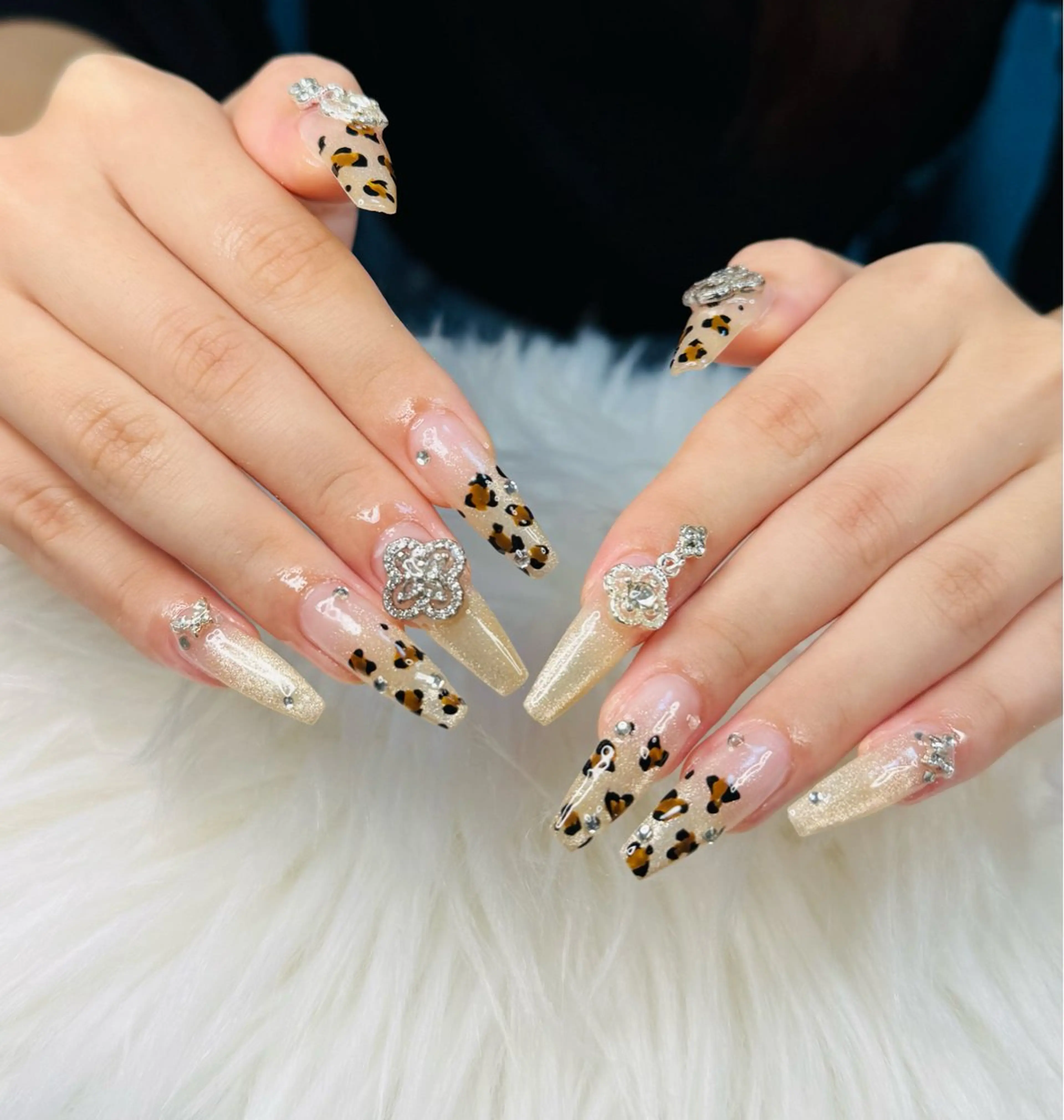 ネイル アートネイル オーロラネイル チークネイル 長さ出し フットネイル Happy Nailのネイルデザイン