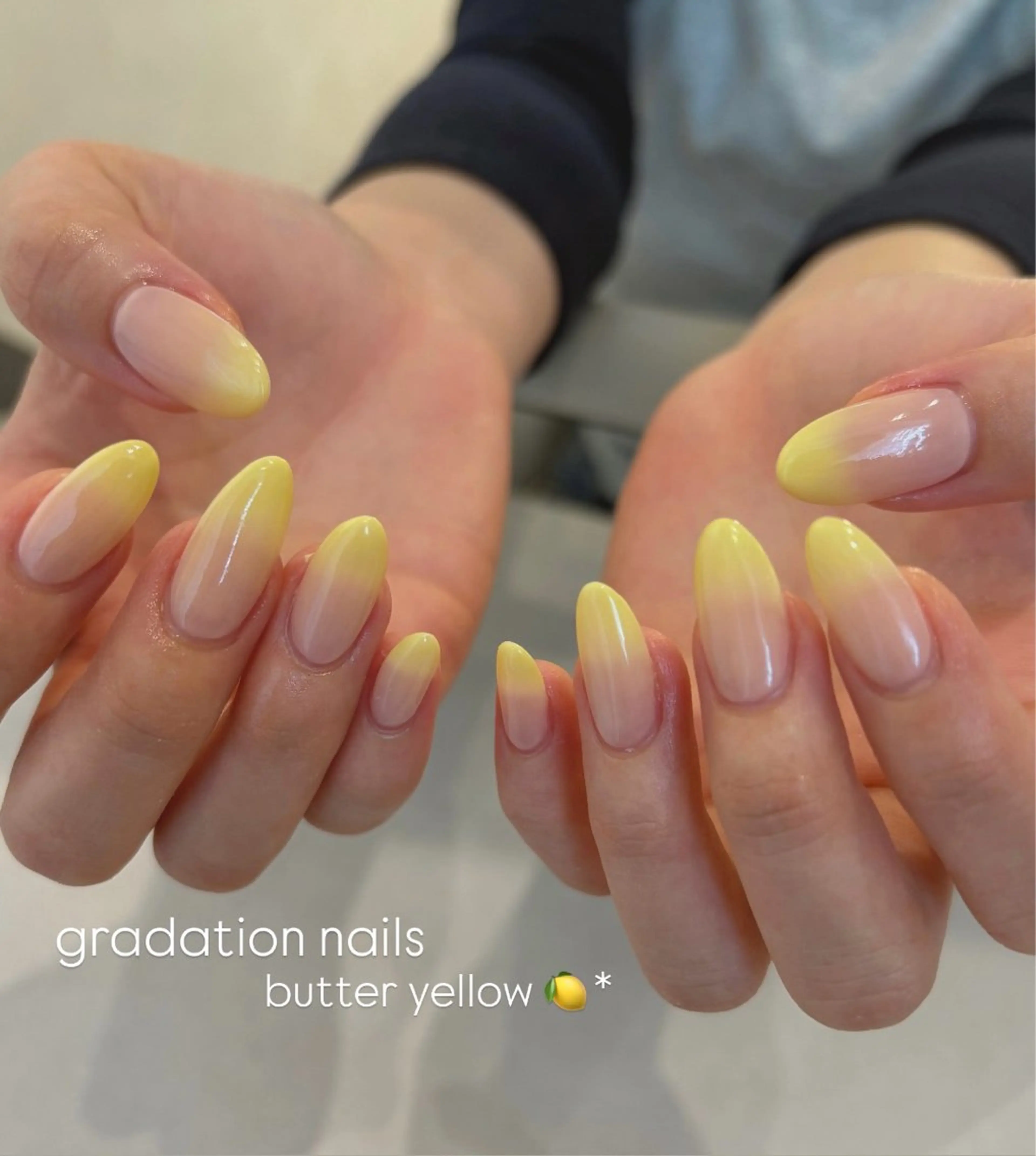 ネイル グラデーション シンプルネイル 春ネイル 黄色 ハンドネイル enurk店 🍋 M I K U  *のその他イメージ