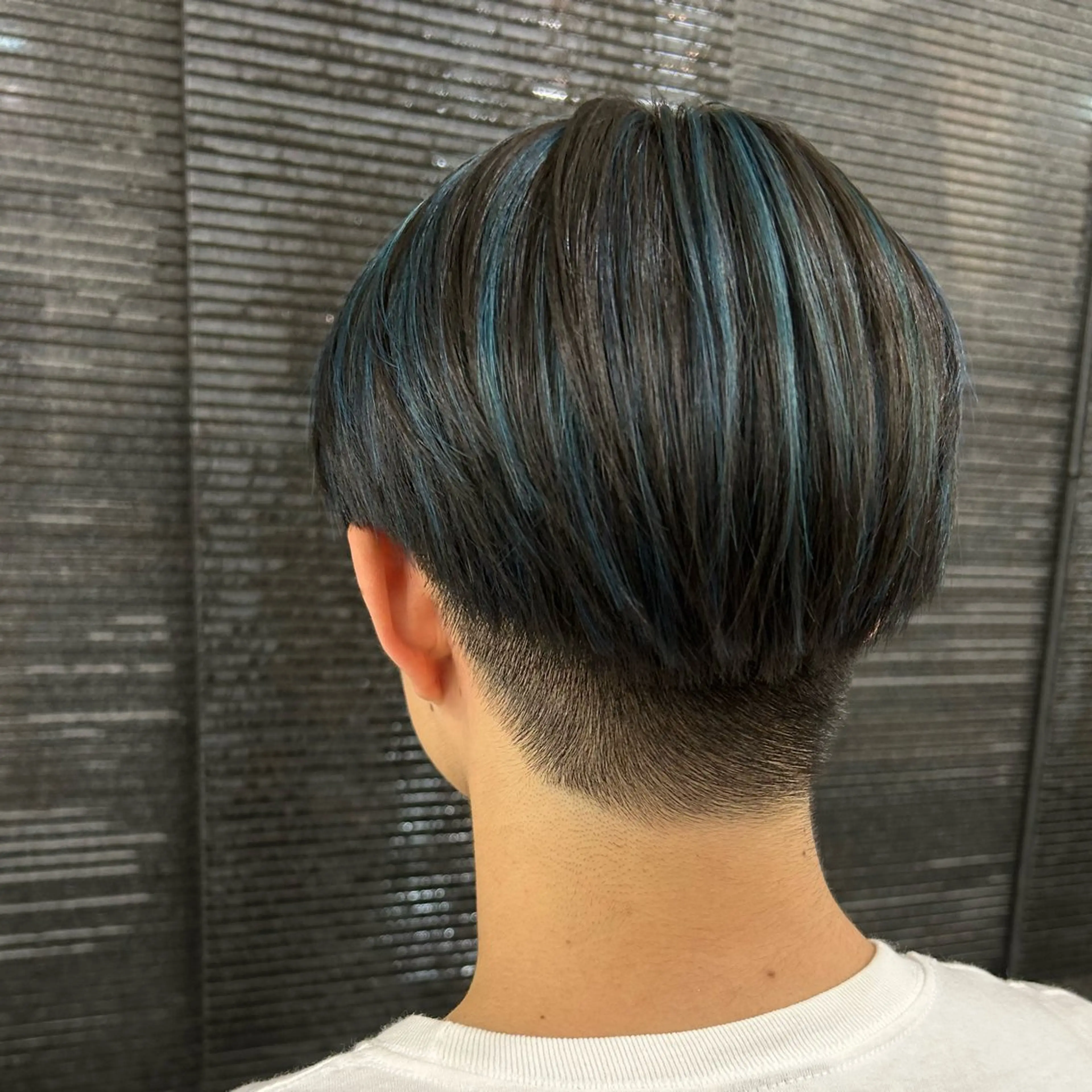 ショート カラー メンズ メンズハイライト ブルーカラー ハイライトカラー ミント ミントグリーン 對馬 光梨のヘアスタイル