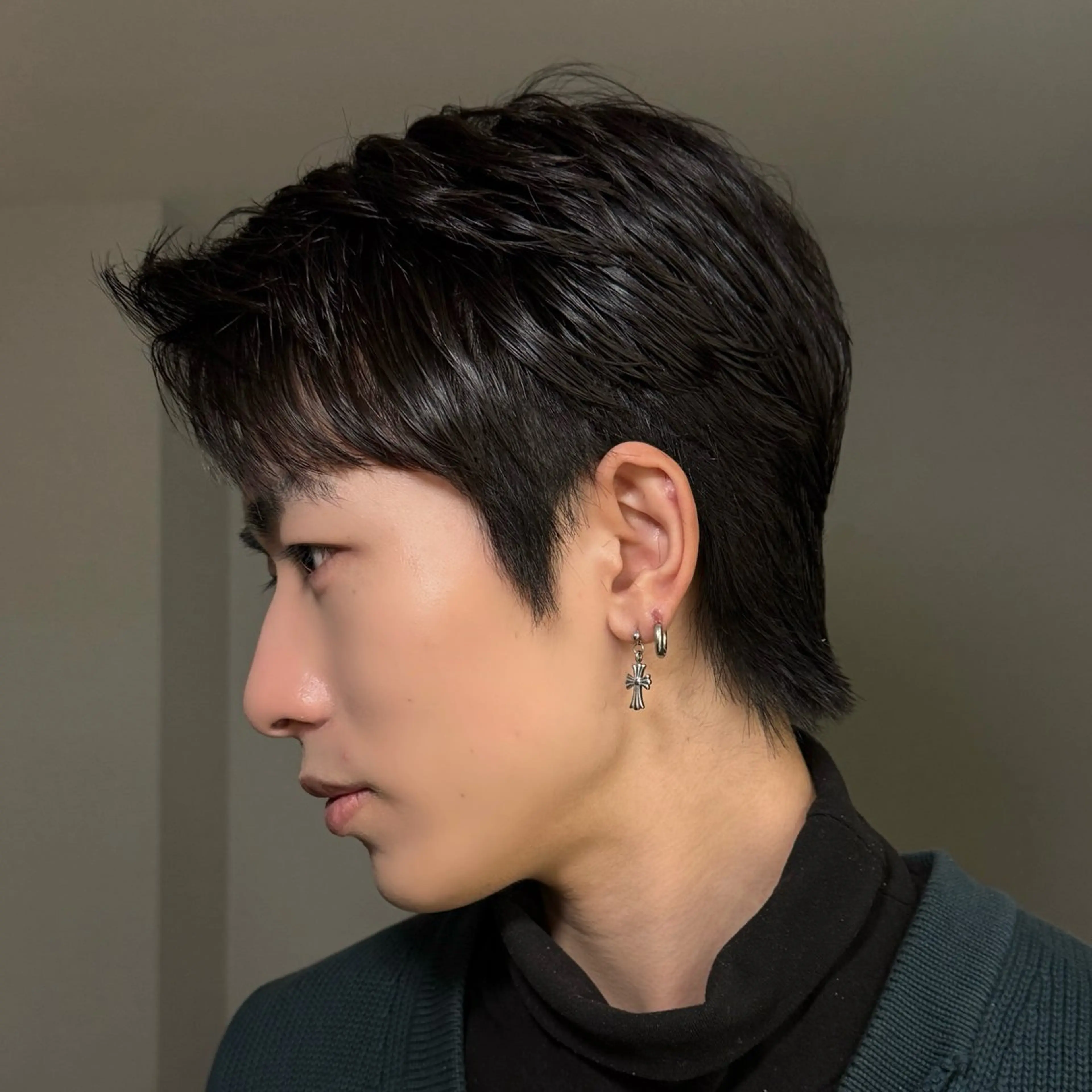 メンズ センターパート ダウンパーマ フェザーパーマ メンズ韓国風 マッシュ カット トリートメント センターパート特化/ メンズカット/ヒロキのヘアスタイル