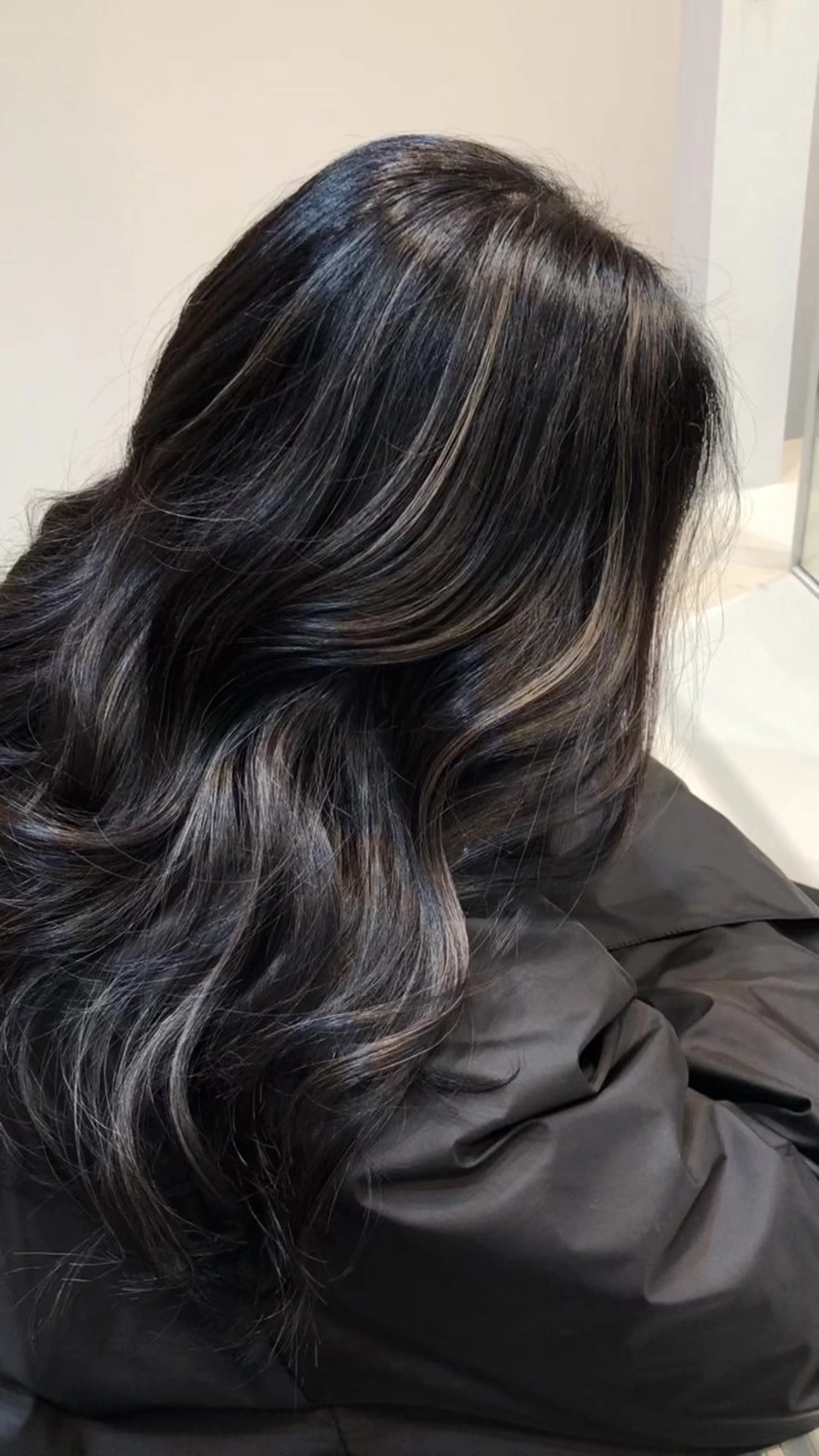 ロング カラー ハイライトカラー ハイライト un ジュリアのヘアスタイル