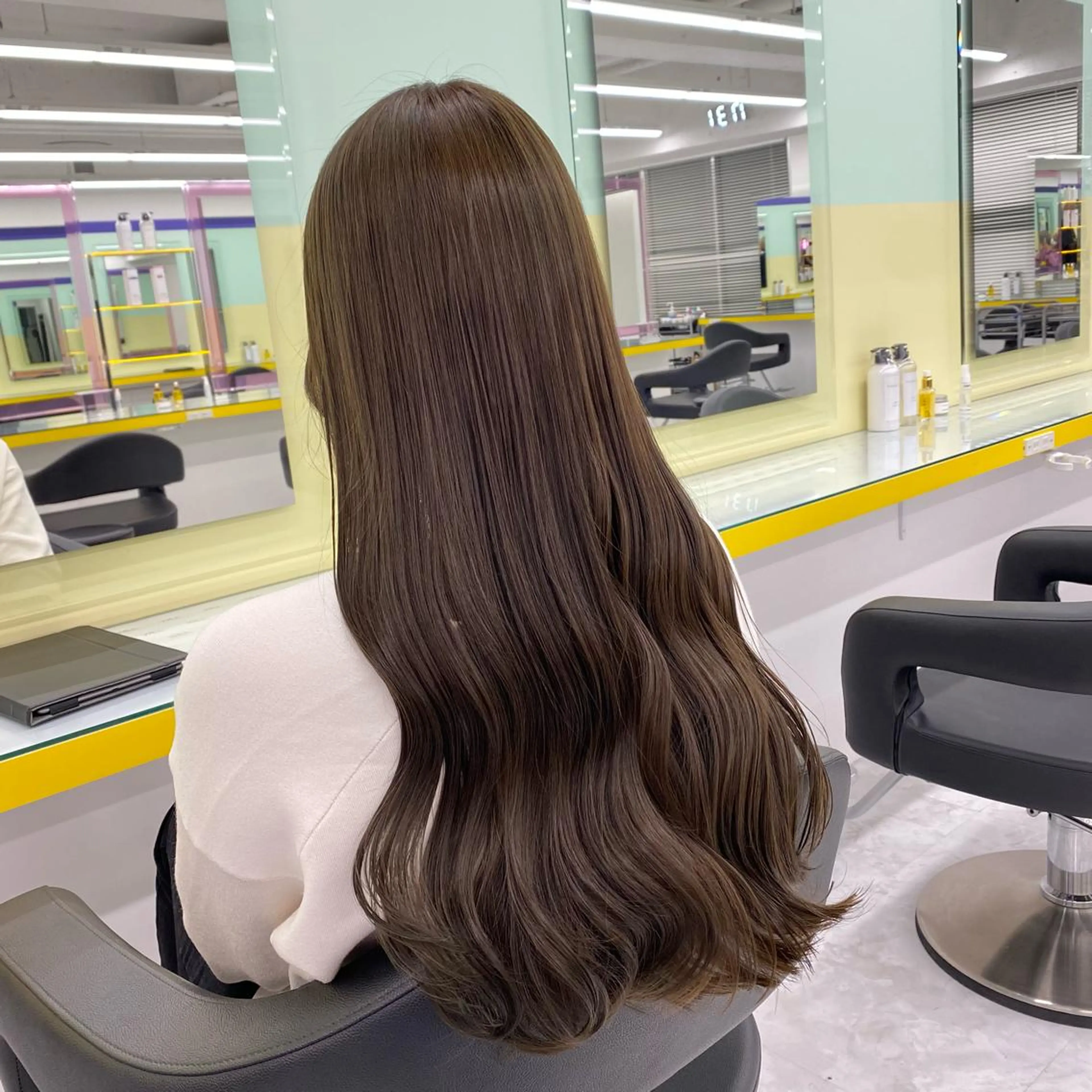 セミロング カラー ヘアアレンジ ヘアカラー トリートメント mai🍑暖色カラー /レイヤー💖のヘアスタイル