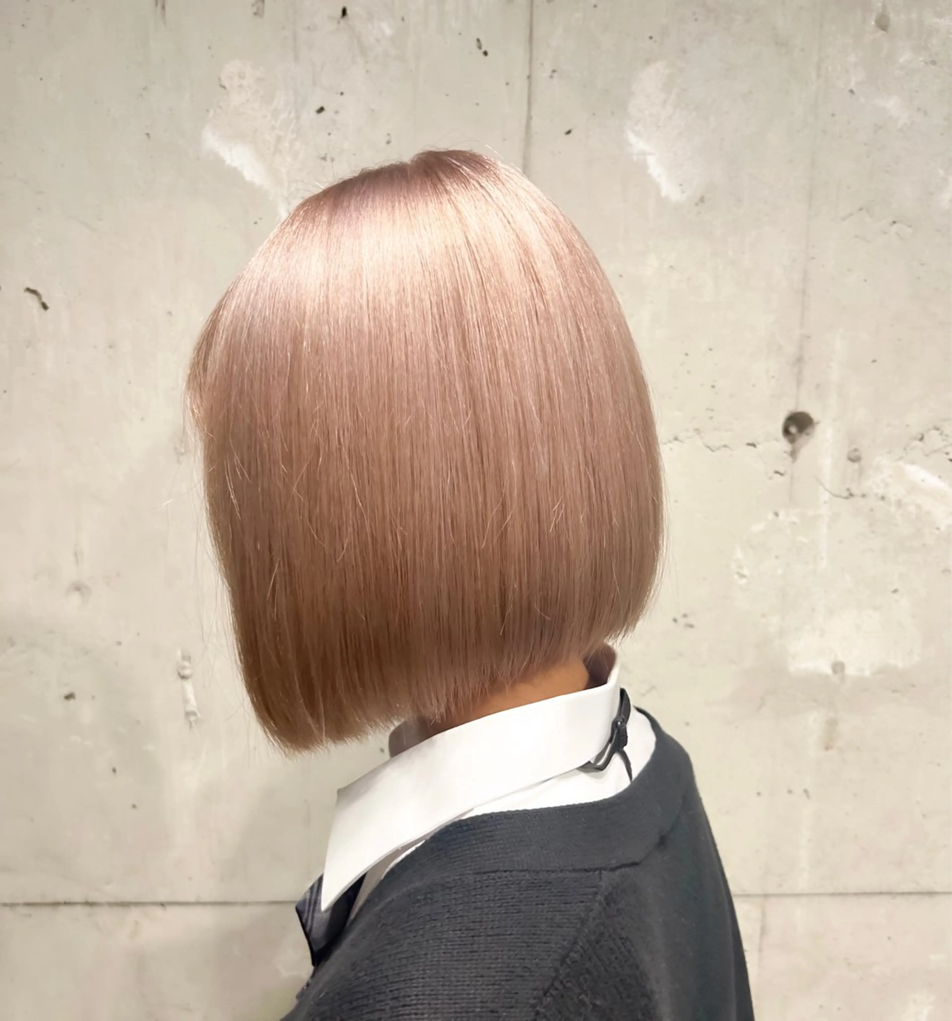 ショート カラー パーマ ヘアアレンジ メンズ 切りっぱなしボブ 前下がりボブ メンズハイトーン ハイトーンカラー ボブ 【縮毛矯正ブリーチ】 MANATO🌈のヘアスタイル