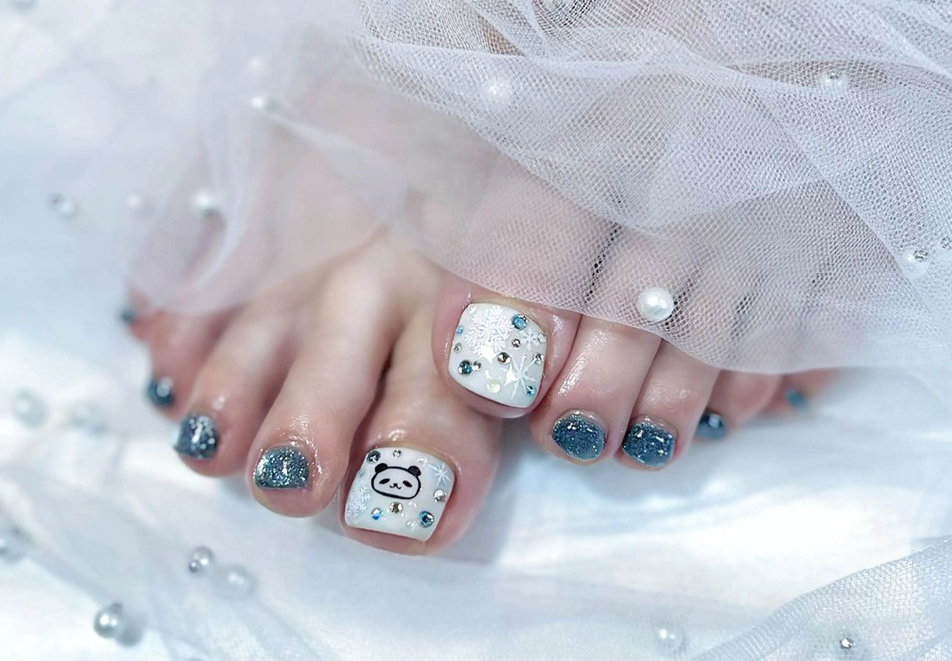 ネイル アニマル柄 アートネイル フットネイル キラキラネイル マグネットネイル 【chatnoir】 MIYUのネイルデザイン