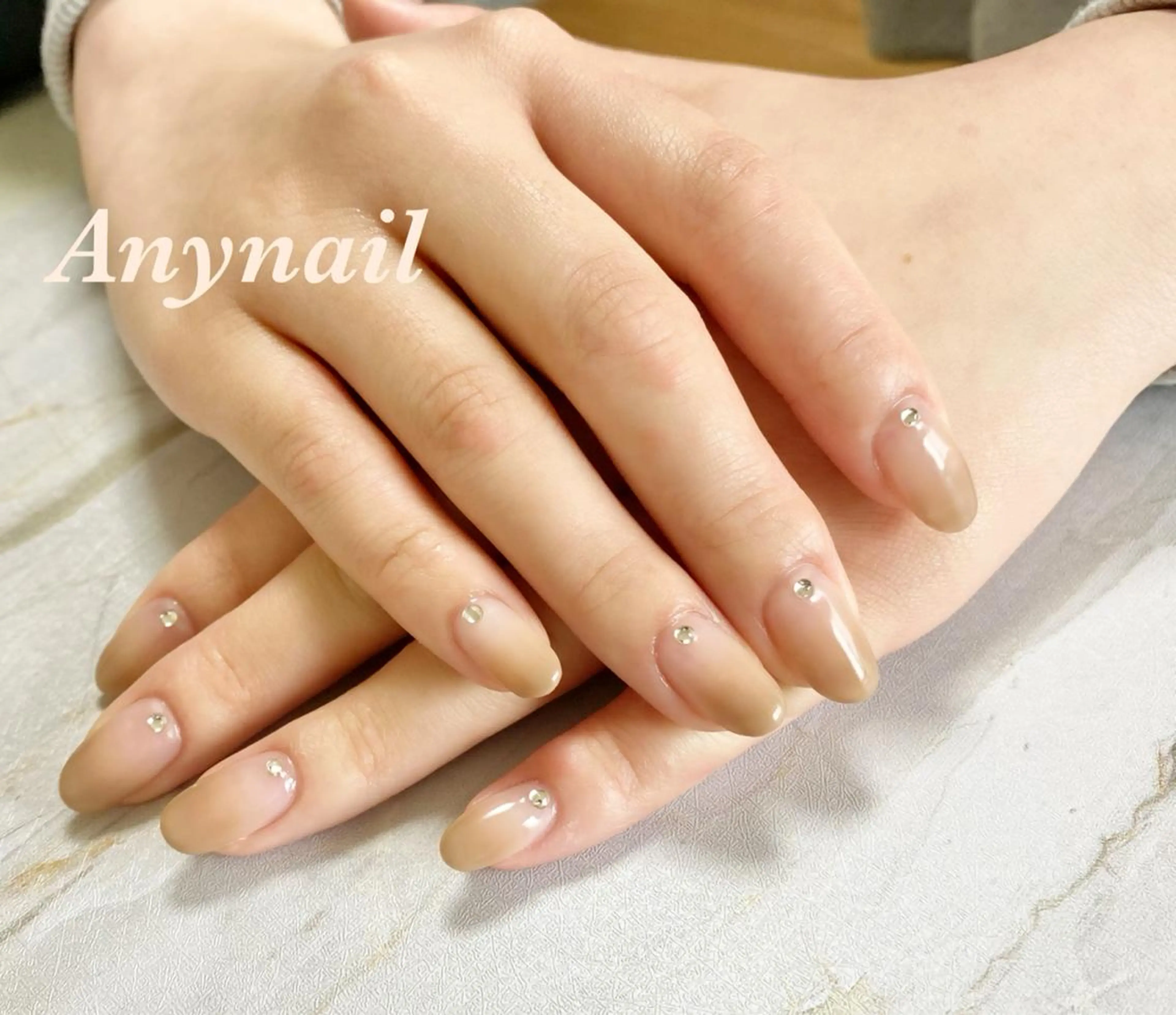 ネイル ブルー グラデーション オフィスネイル ストーンネイル ハンドネイル 岩澤 恵子のネイルデザイン