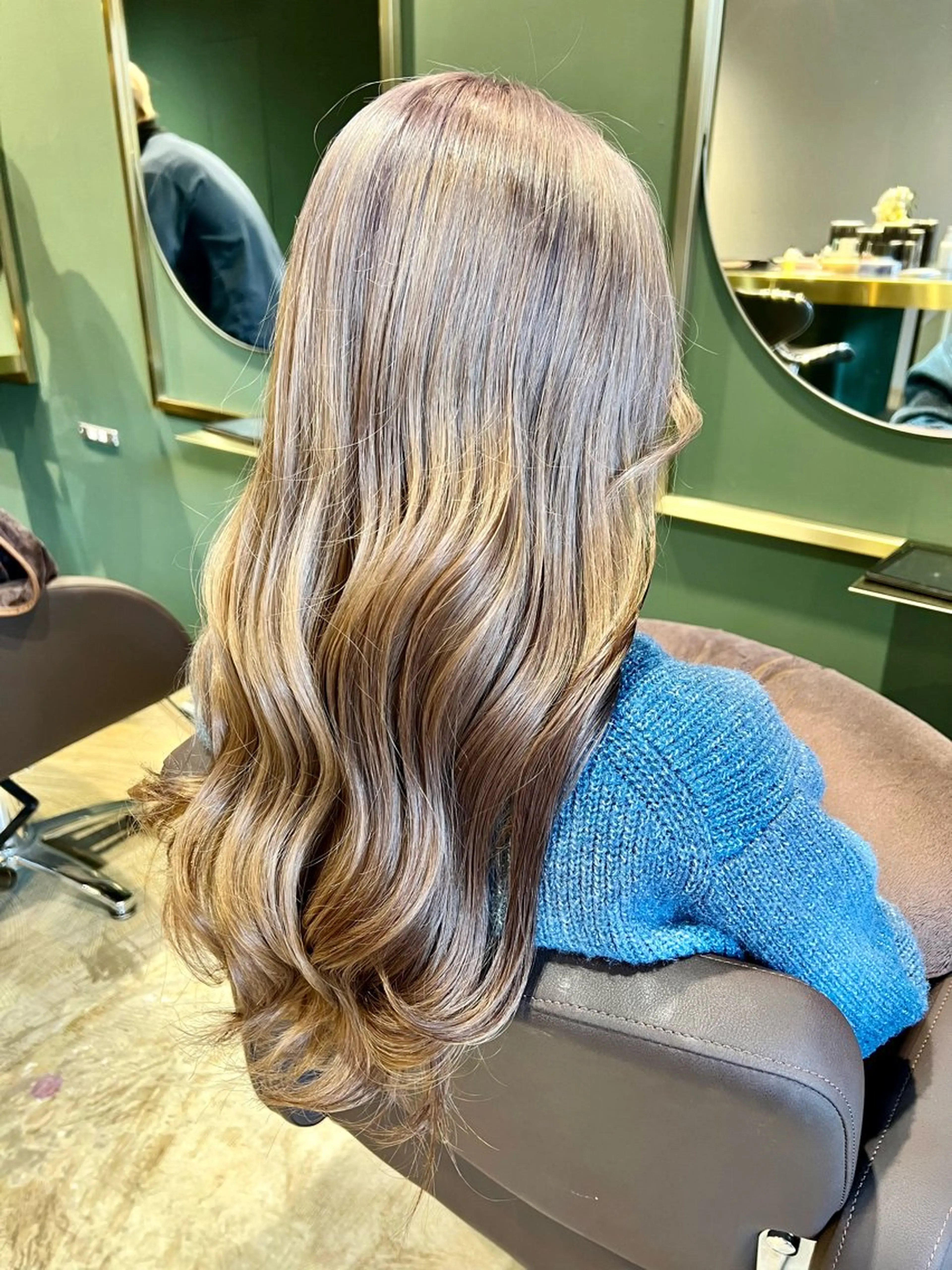 ロング カラー ベージュカラー ブリーチ ミルクティーベージュ カラースペシャリスト しょう🧑🏼‍🎨のヘアスタイル