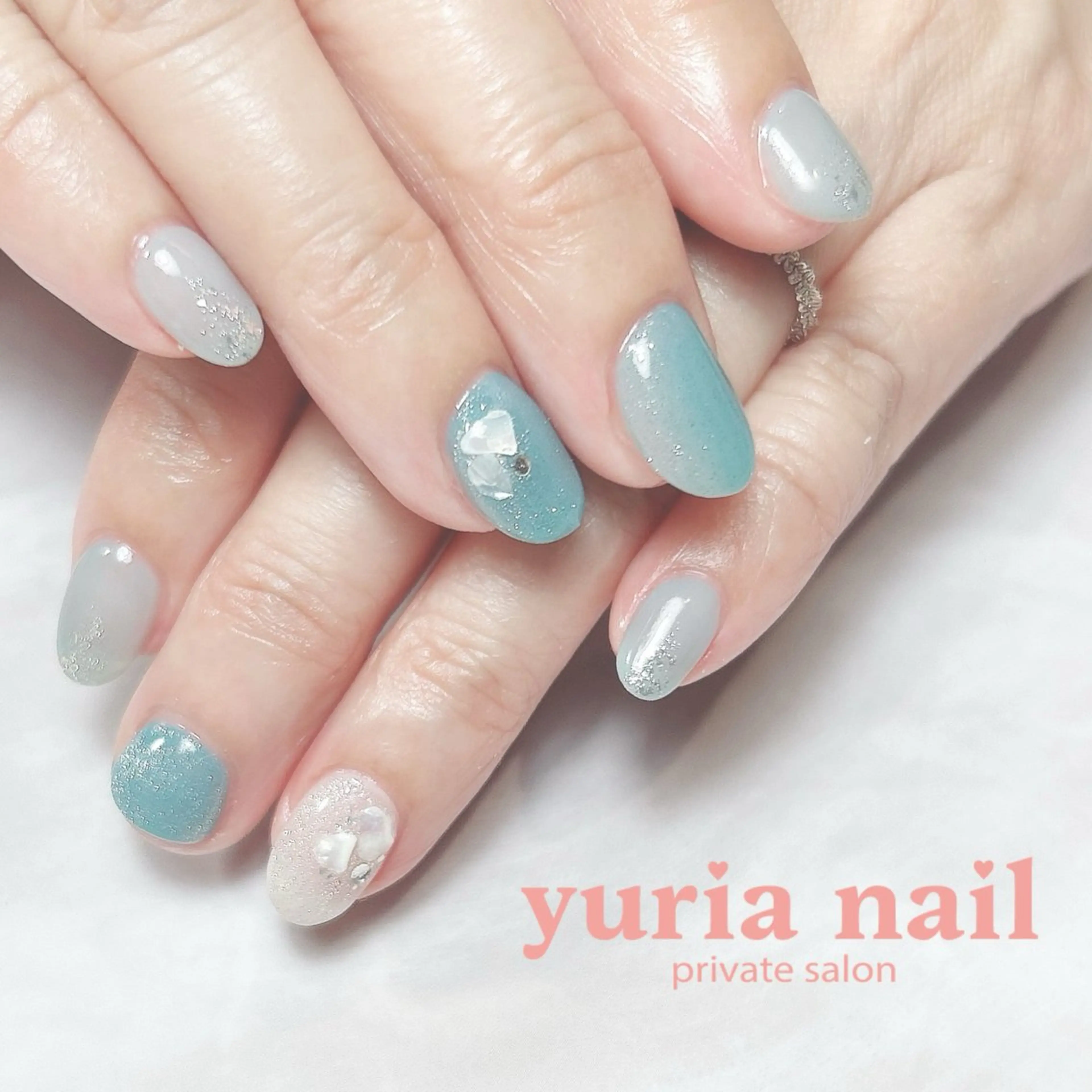 ネイル ブルー ジェルネイル ニュアンスネイル ホワイト ハンドネイル 小林 ゆりあのネイルデザイン