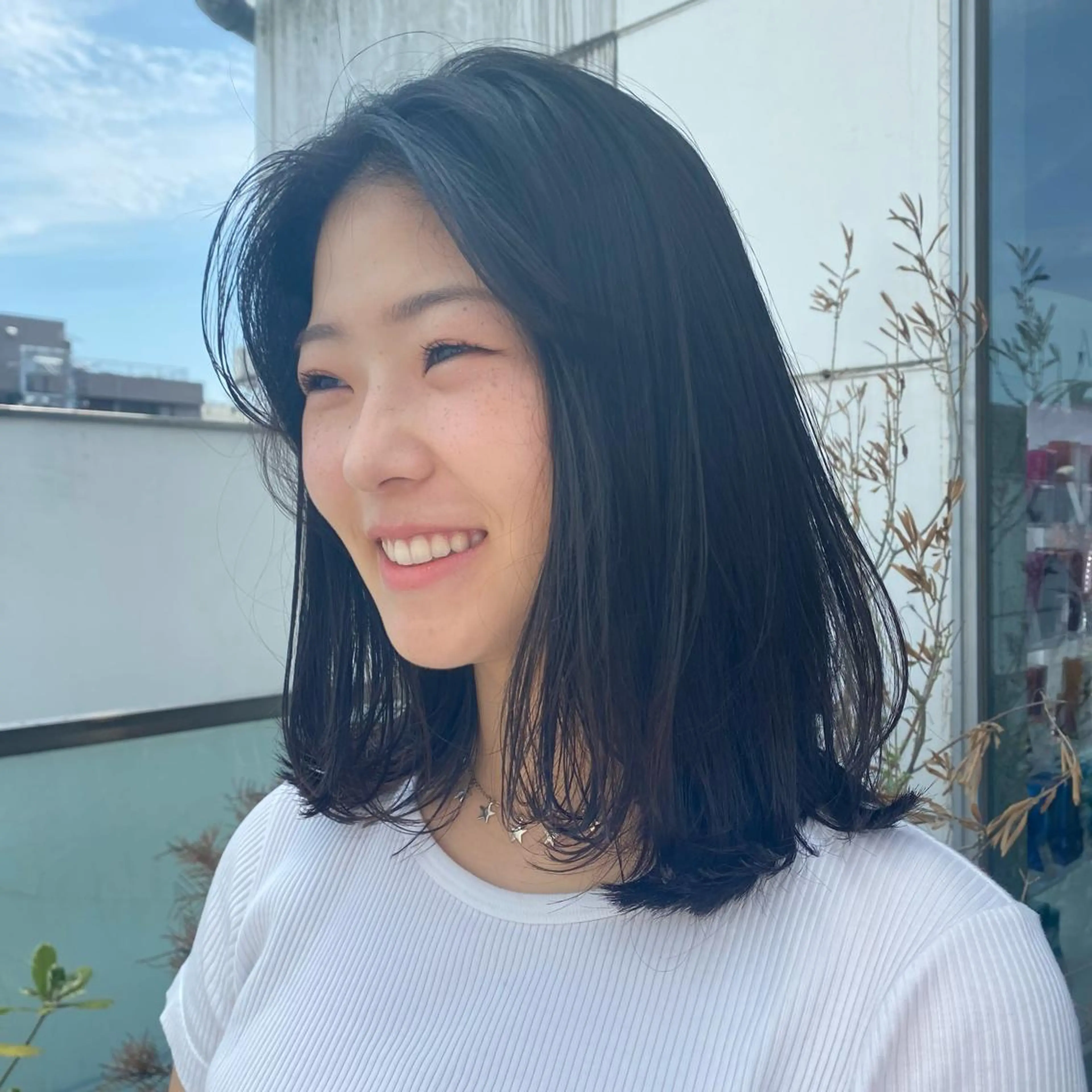 ミディアム カラー パーマ ヘアアレンジ ミディアムレイヤー レイヤーカット カット トリートメント ヘッドスパ ヘアセット 押切 響　のヘアスタイル