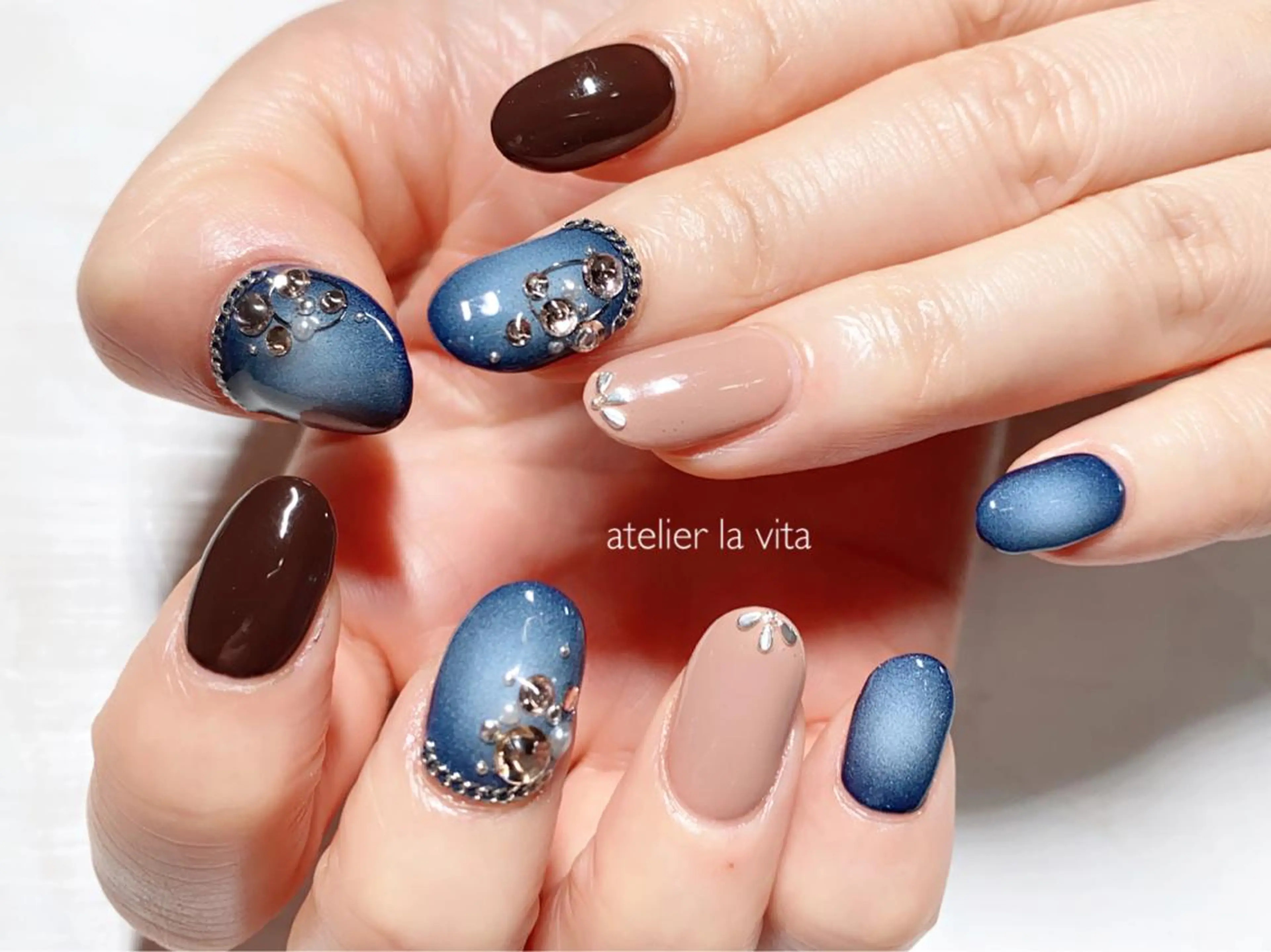 ネイル チークネイル ワンカラーネイル シンプルネイル 春ネイル ハンドネイル atelier la vita所属・lavita. mimuraのネイルデザイン