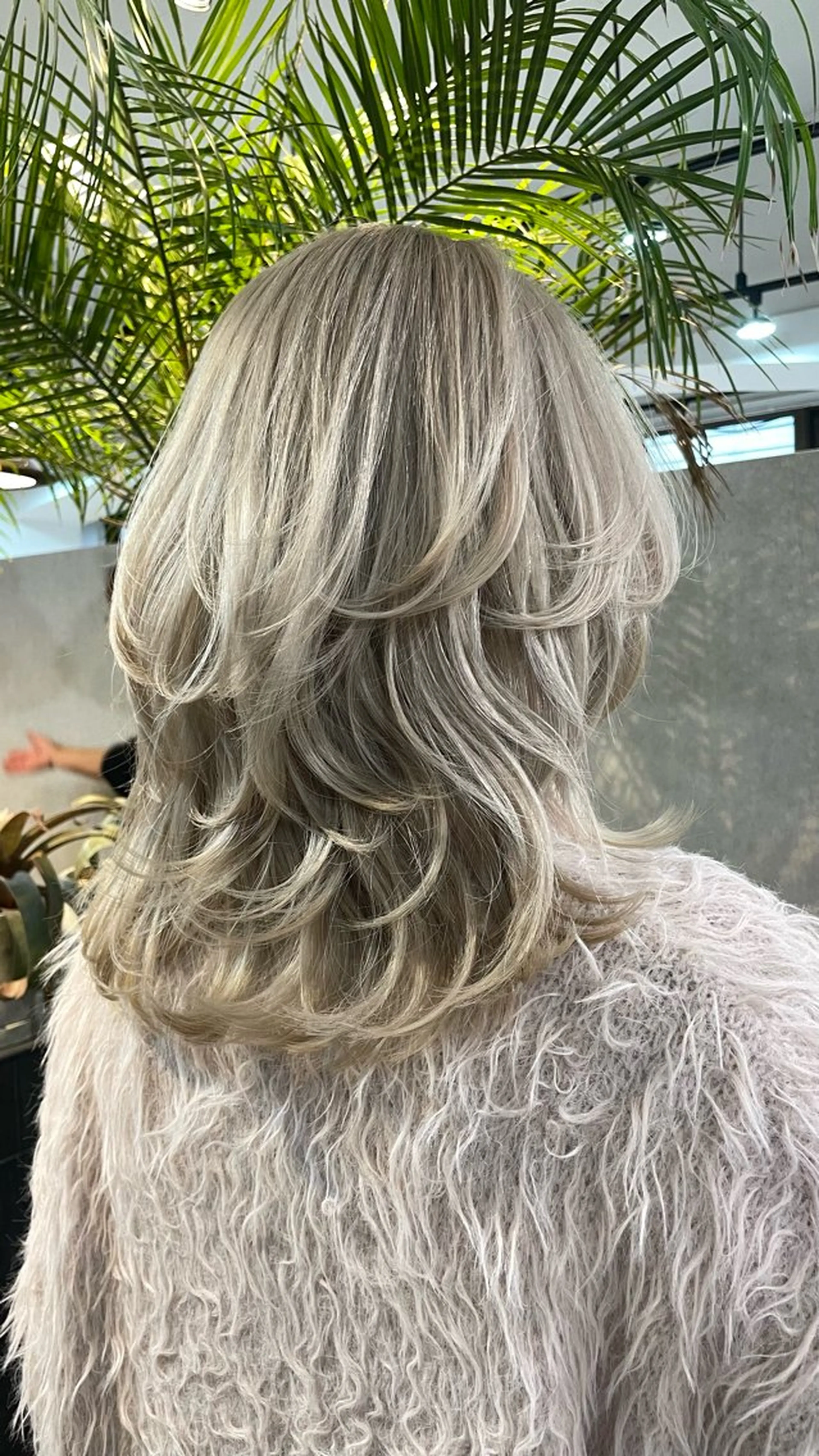 セミロング Merlyosaka 早川未来のヘアスタイル