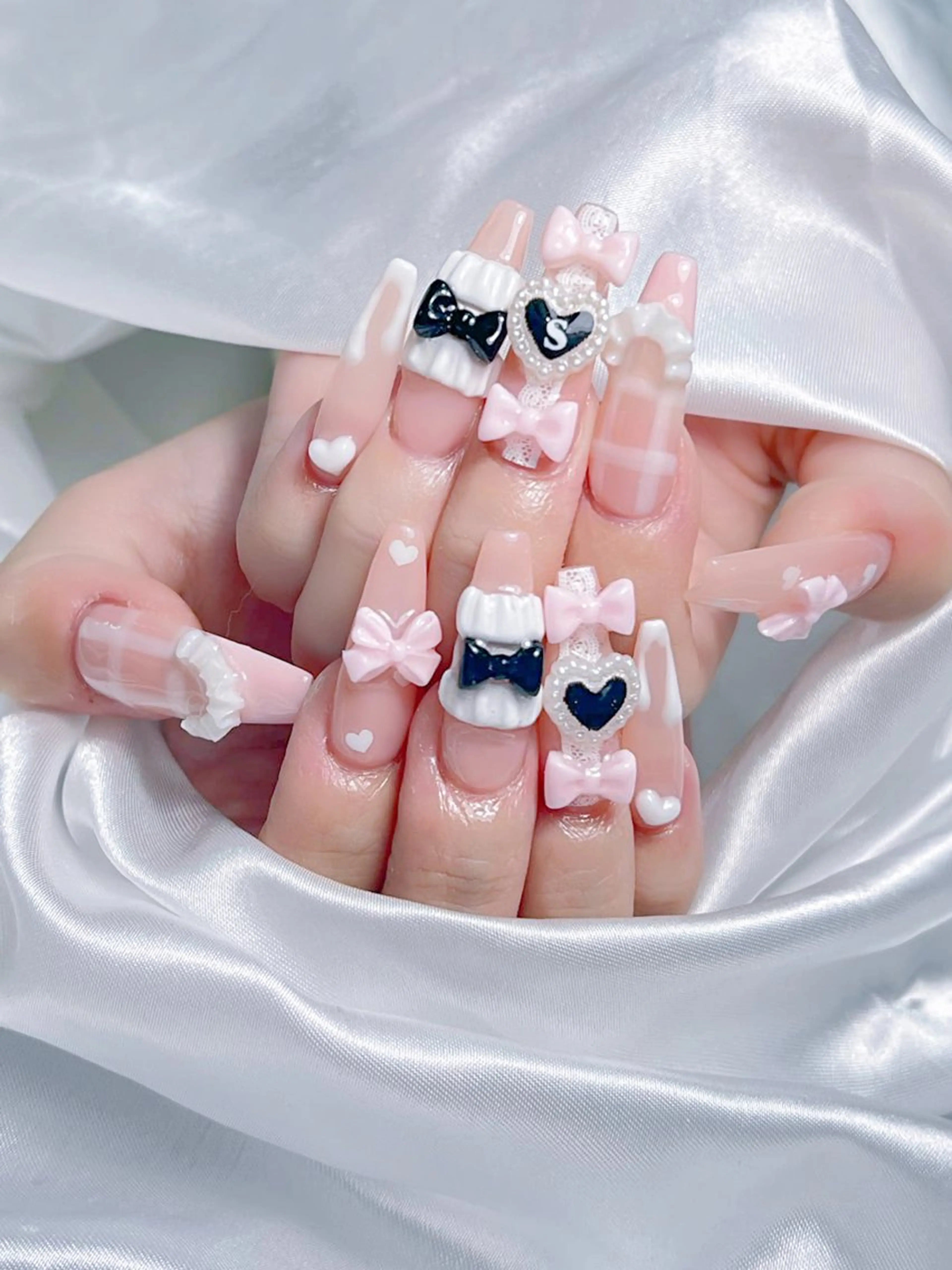ネイル LEELA NAIL STUDIO所属・LEELA NAIL STUDIOのネイルデザイン