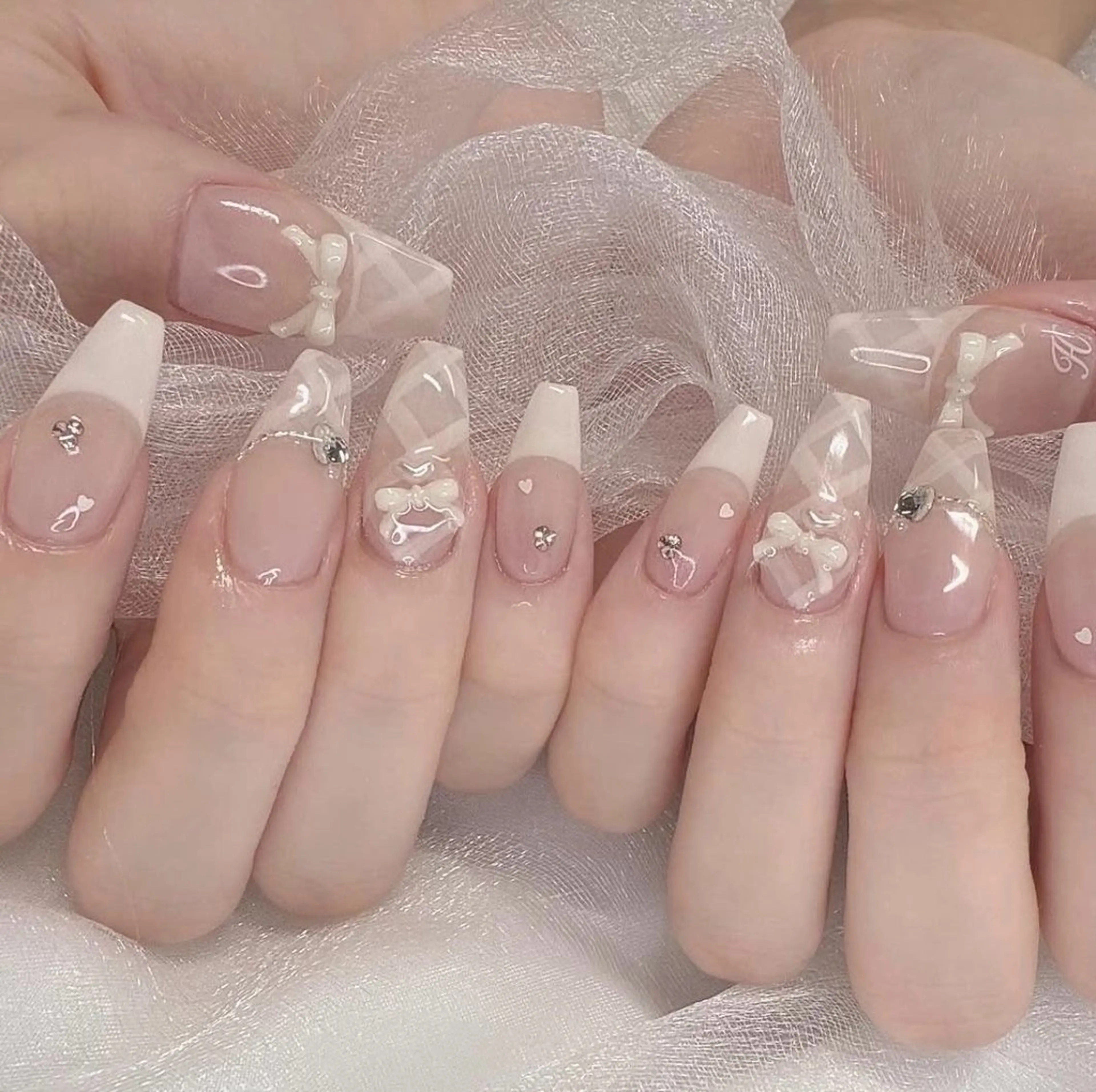 カラー グラデーションカラー ピンクカラー ハンドネイル AIN Nailのネイルデザイン