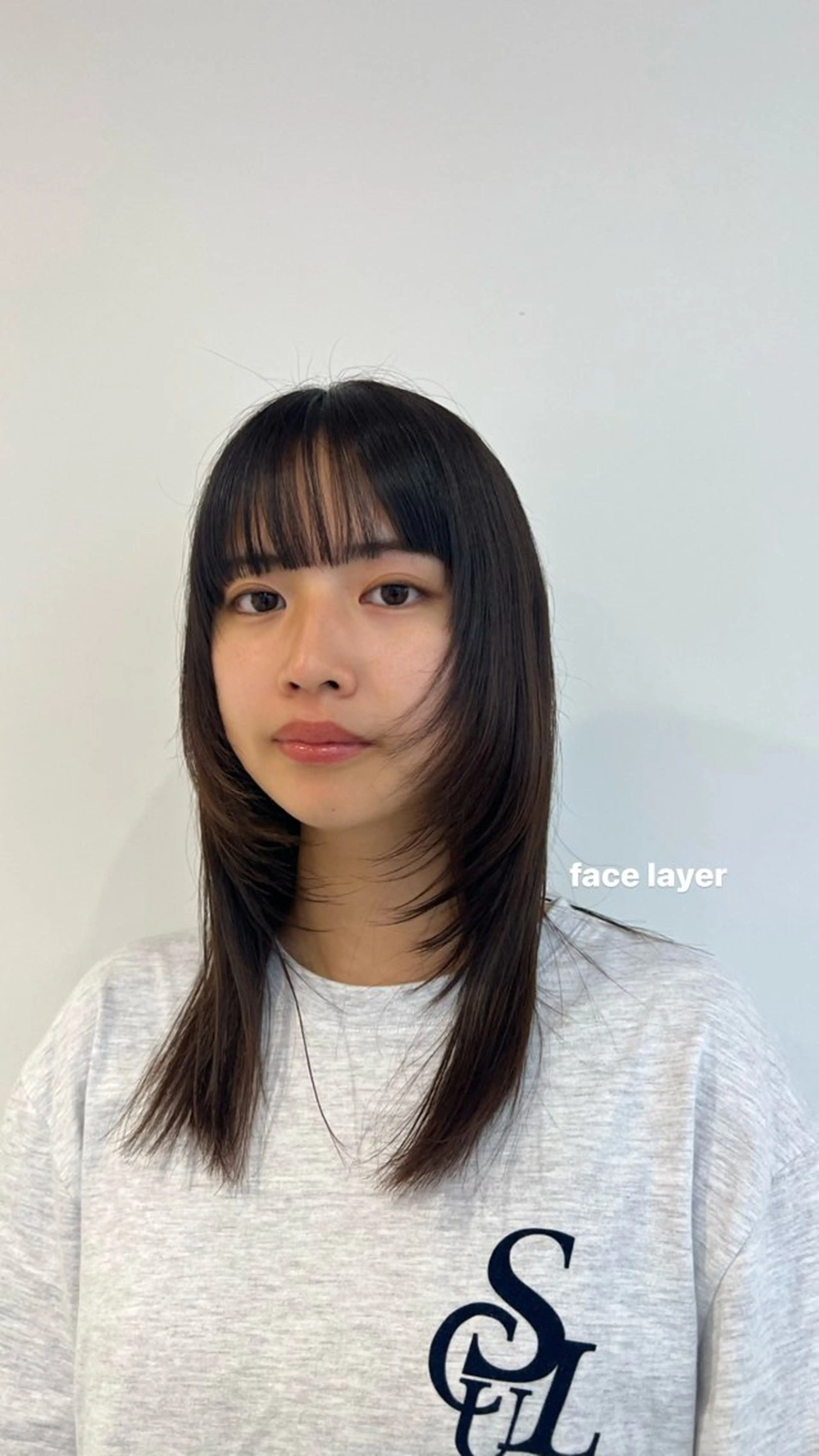 セミロング 目黒 彩花のヘアスタイル
