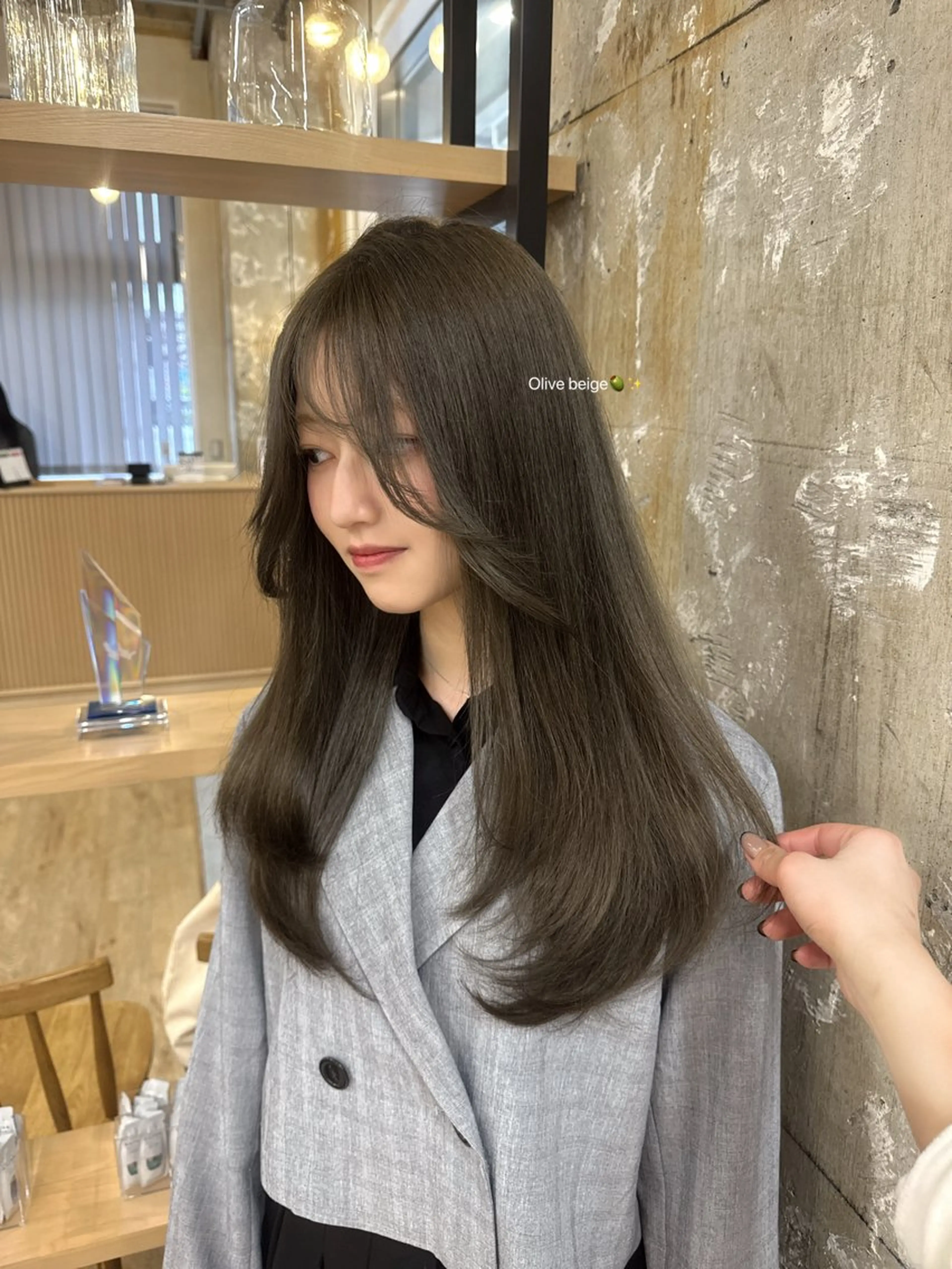 ロング カラー ベージュカラー 透明感カラー オリーブベージュ ヘアカラー ハイトーン/艶カラー /ケアブリーチ/香音のヘアスタイル