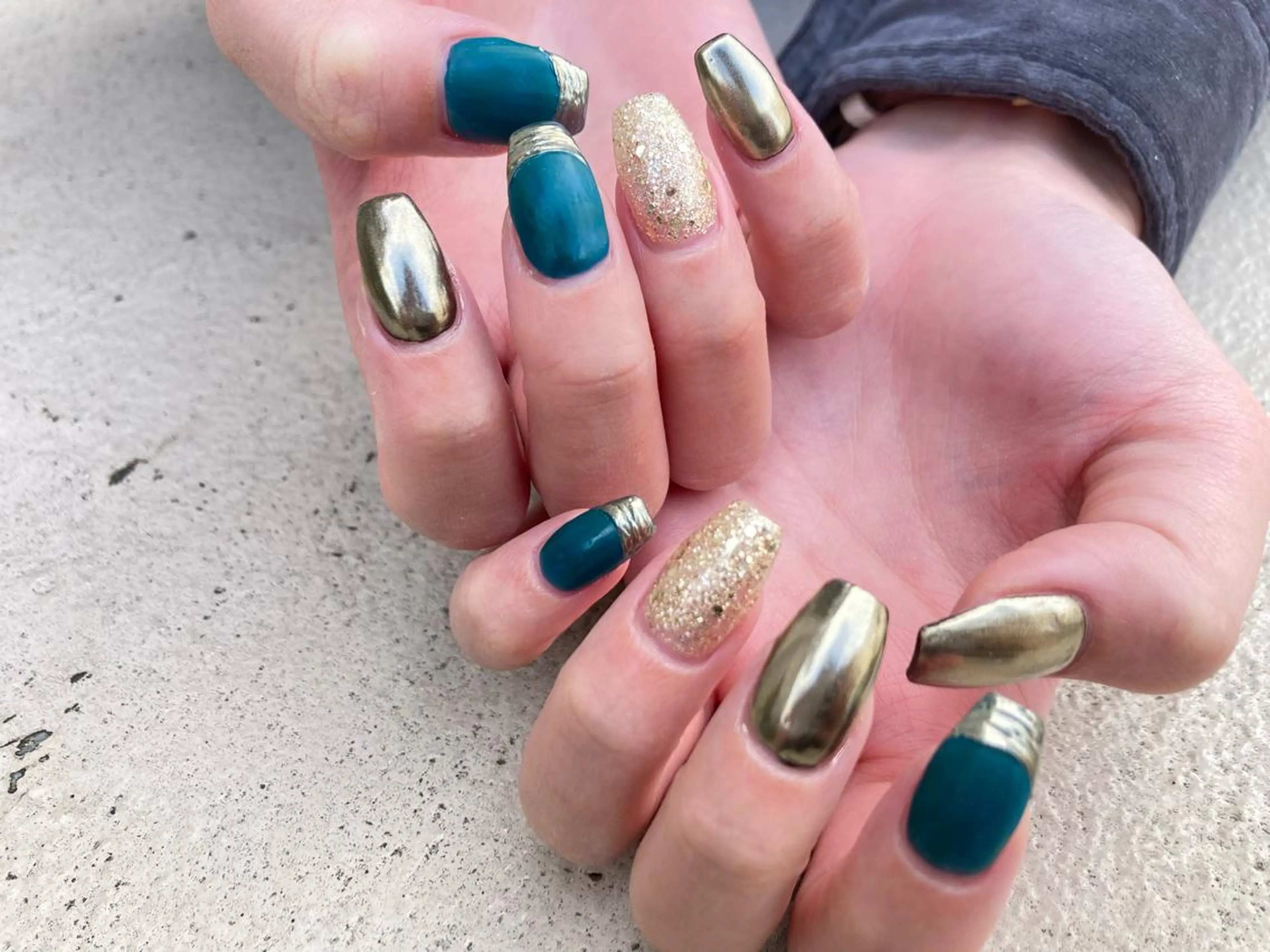 ミディアム ネイル ハンドネイル フットネイル ✴︎ Delightのネイルデザイン