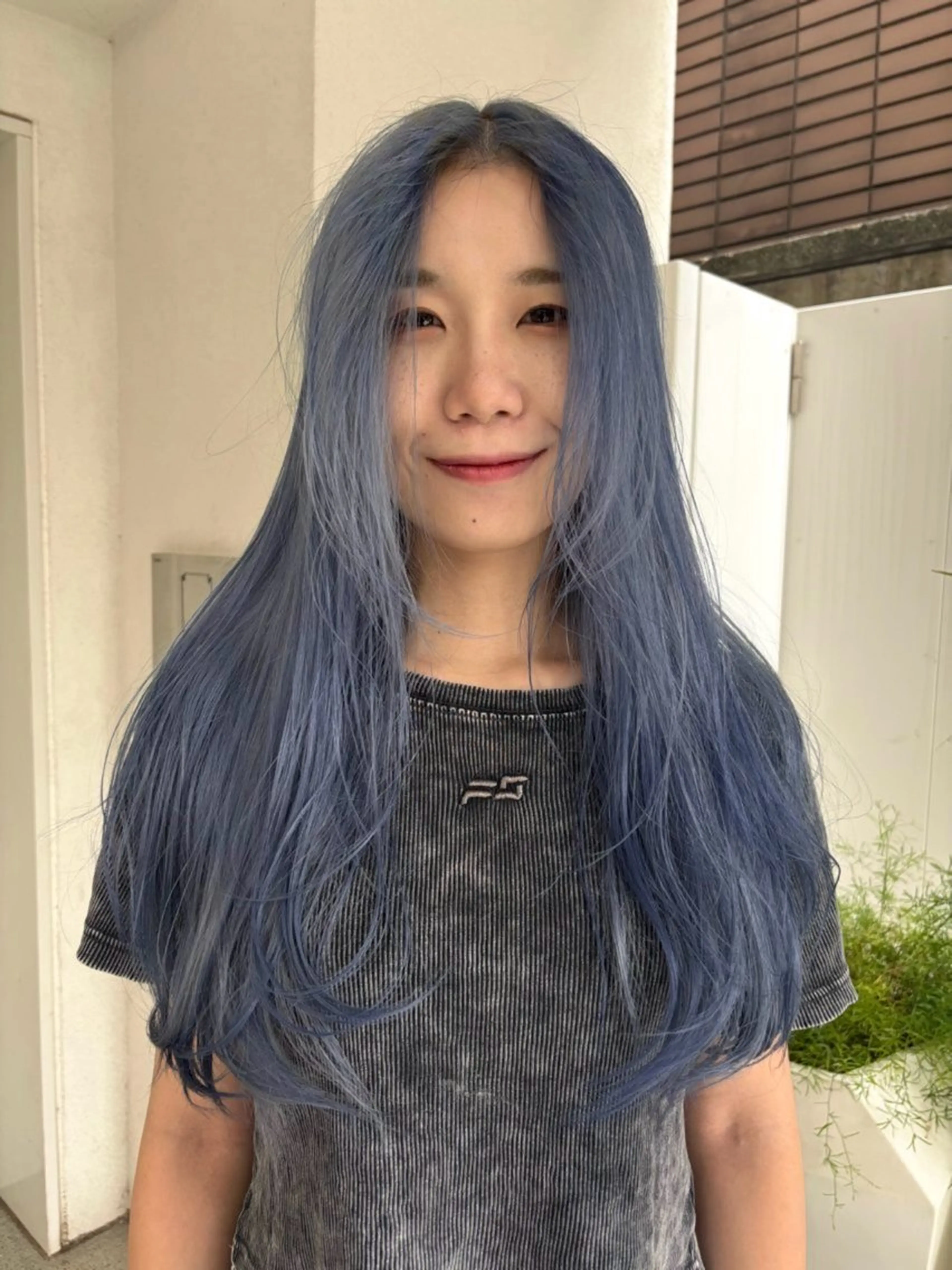 ロング カラー ブルーカラー ヘアカラー トリートメント ヘッドスパ ヘアセット レイヤーボブ🎵 ブリーチ/りりのヘアスタイル