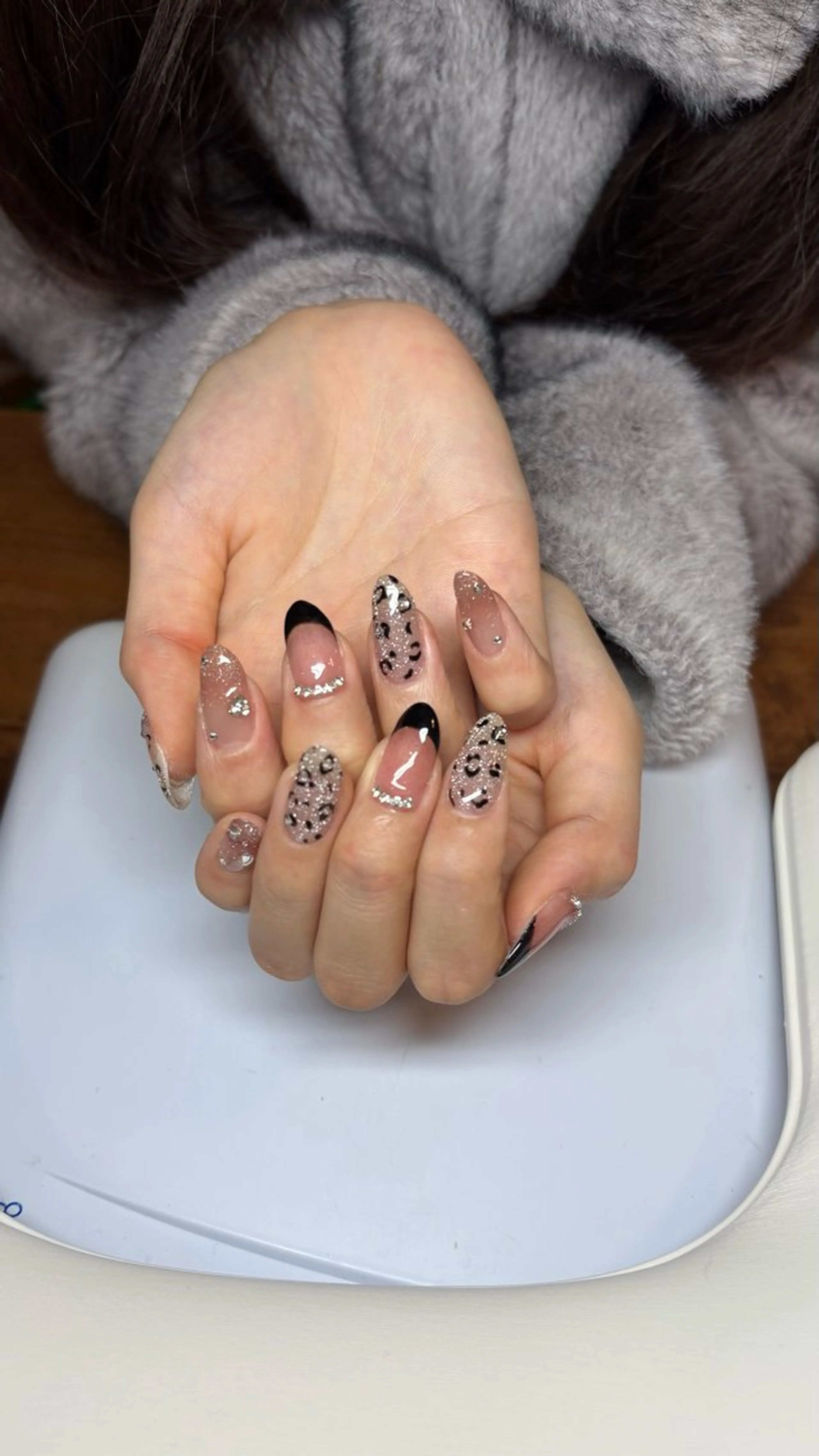 ネイル アニマル柄 フラッシュネイル キラキラネイル ハンドネイル Lily Nailのネイルデザイン