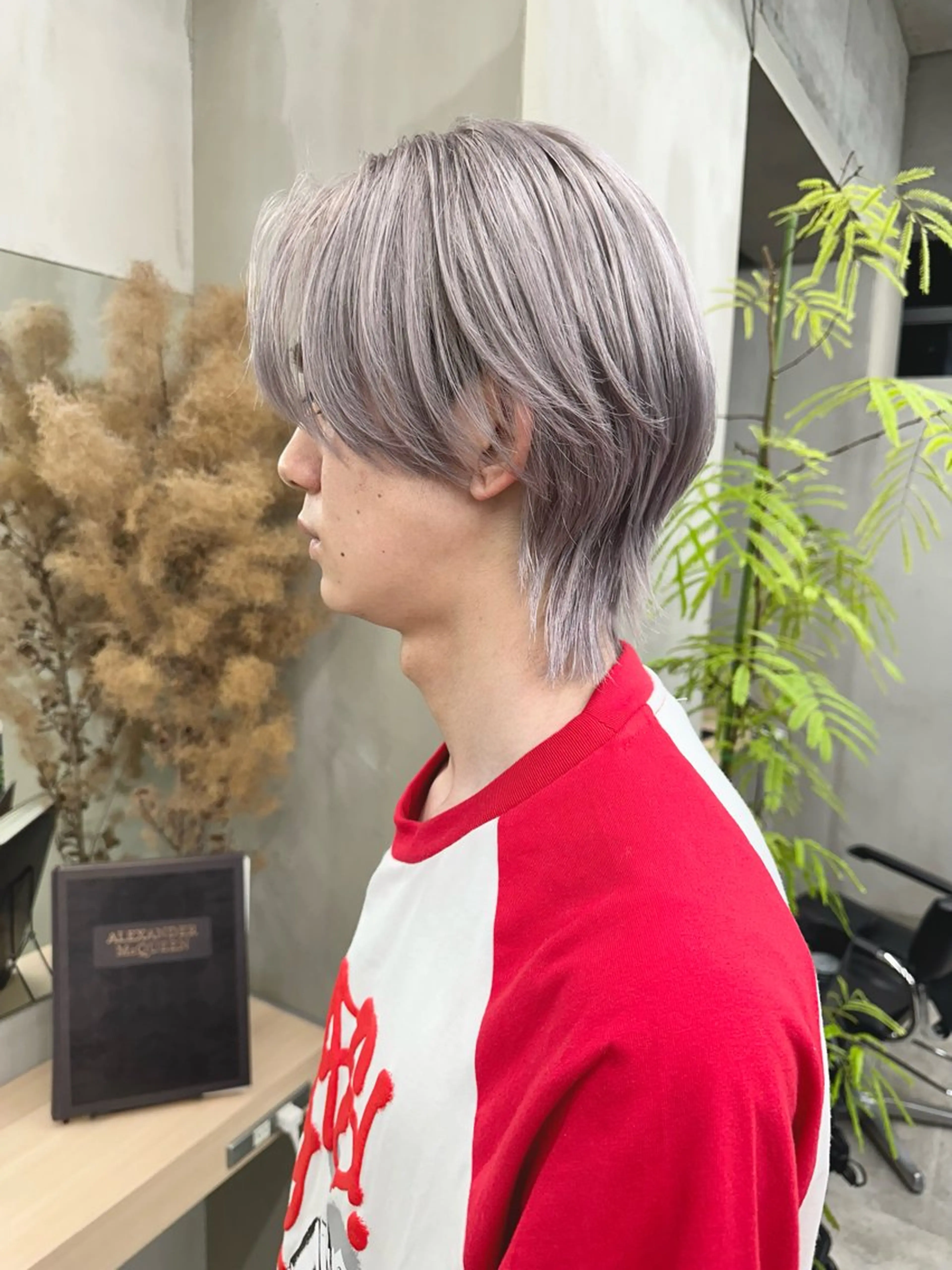 セミロング カラー メンズ センターパート メンズウルフカット シルバー ウルフカット ヘアカラー トリートメント メンズ特化 🦋KANOKO🦋のヘアスタイル