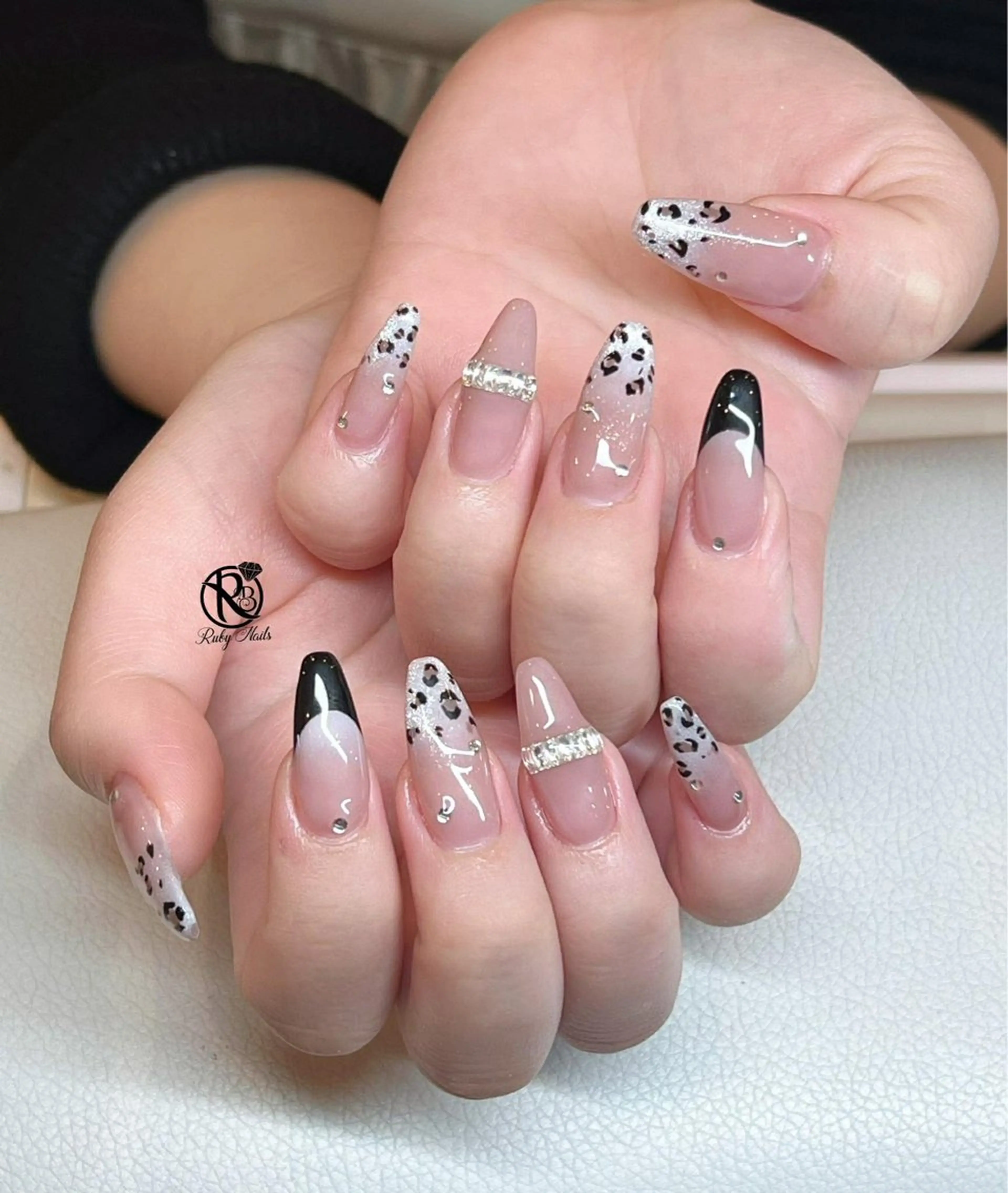 ネイル ボルドー ブラウン チークネイル ドット フットネイル ハンドネイル Ruby Nail 霞ヶ関店のネイルデザイン