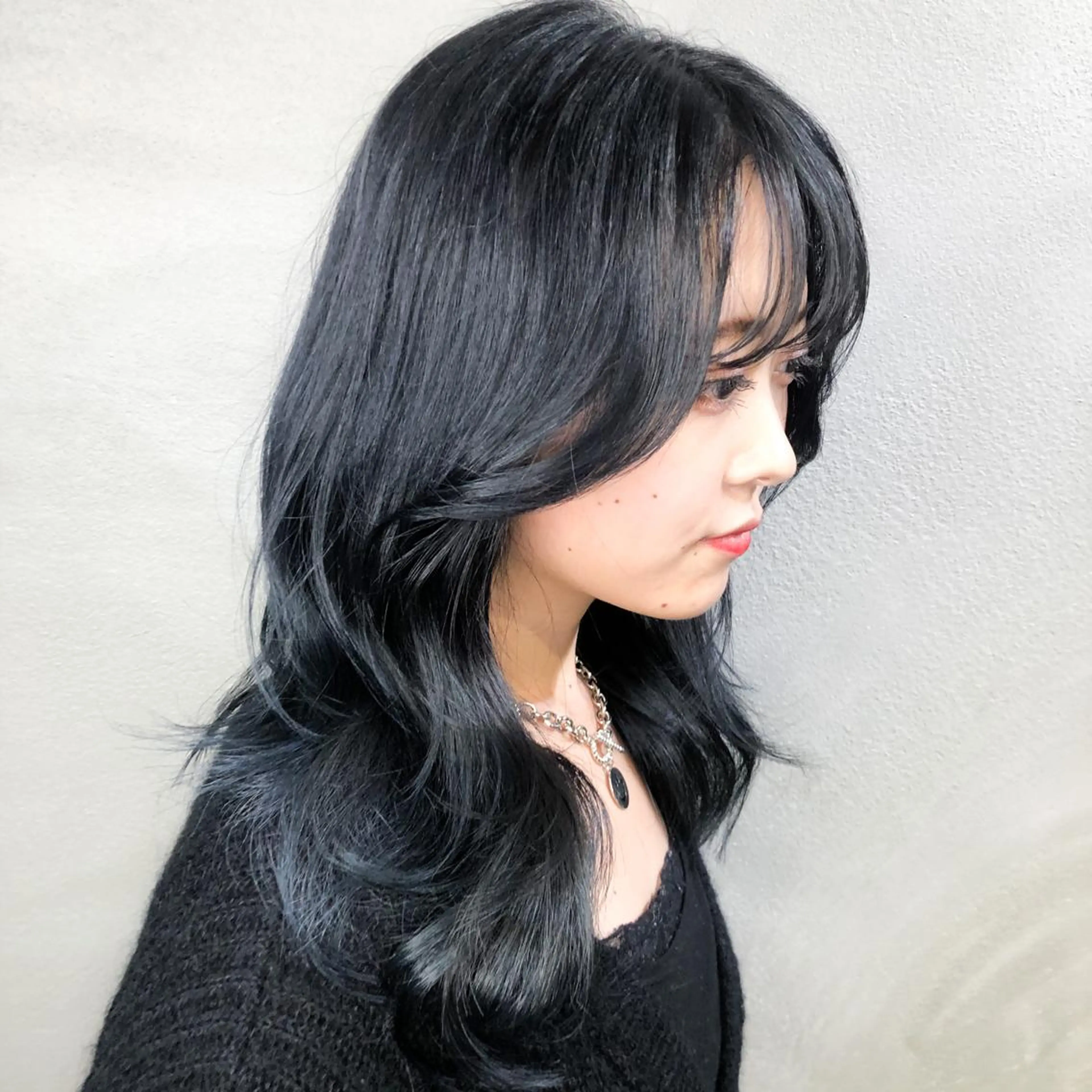 セミロング カラー アディクシーカラー ベージュカラー 黒髪 ブリーチ ブルーカラー 透明感カラー×小 顔レイヤー♡ヒデさんのヘアスタイル