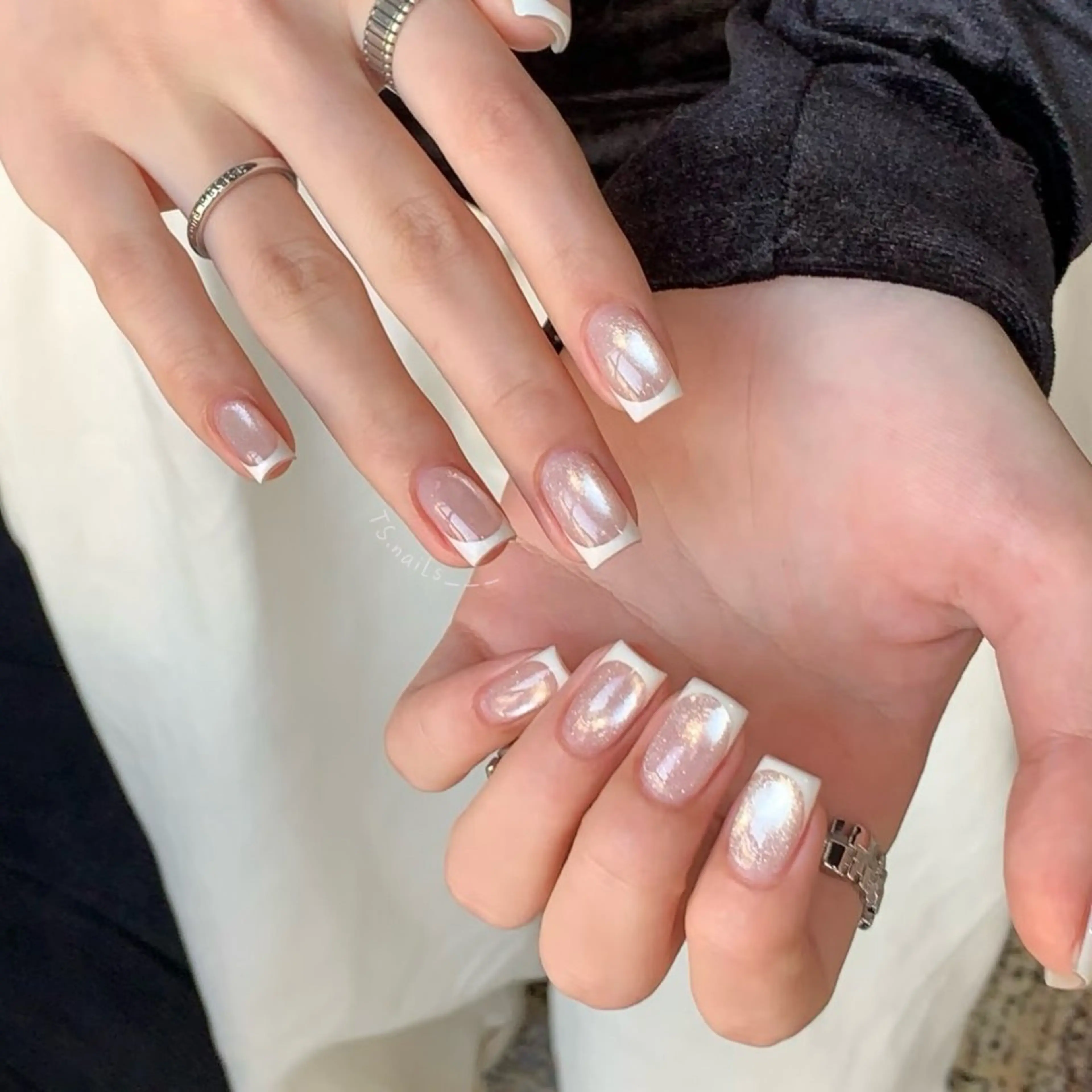 【美大生‼️ネイリスト】【上品きらめき】ぷるビー玉マグネット×フレンチの写真