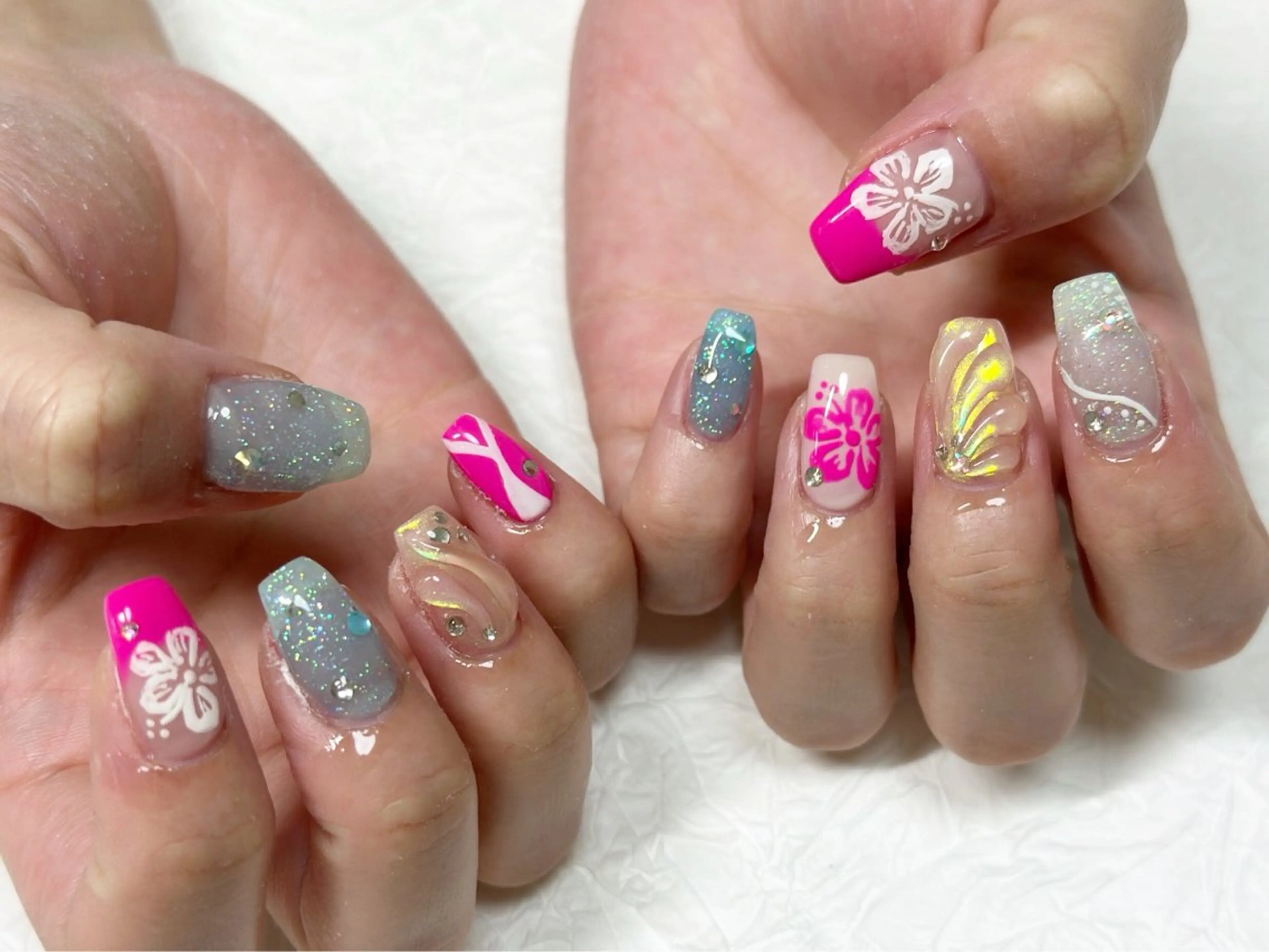 ネイル キラキラネイル 夏ネイル nailist yuiのネイルデザイン