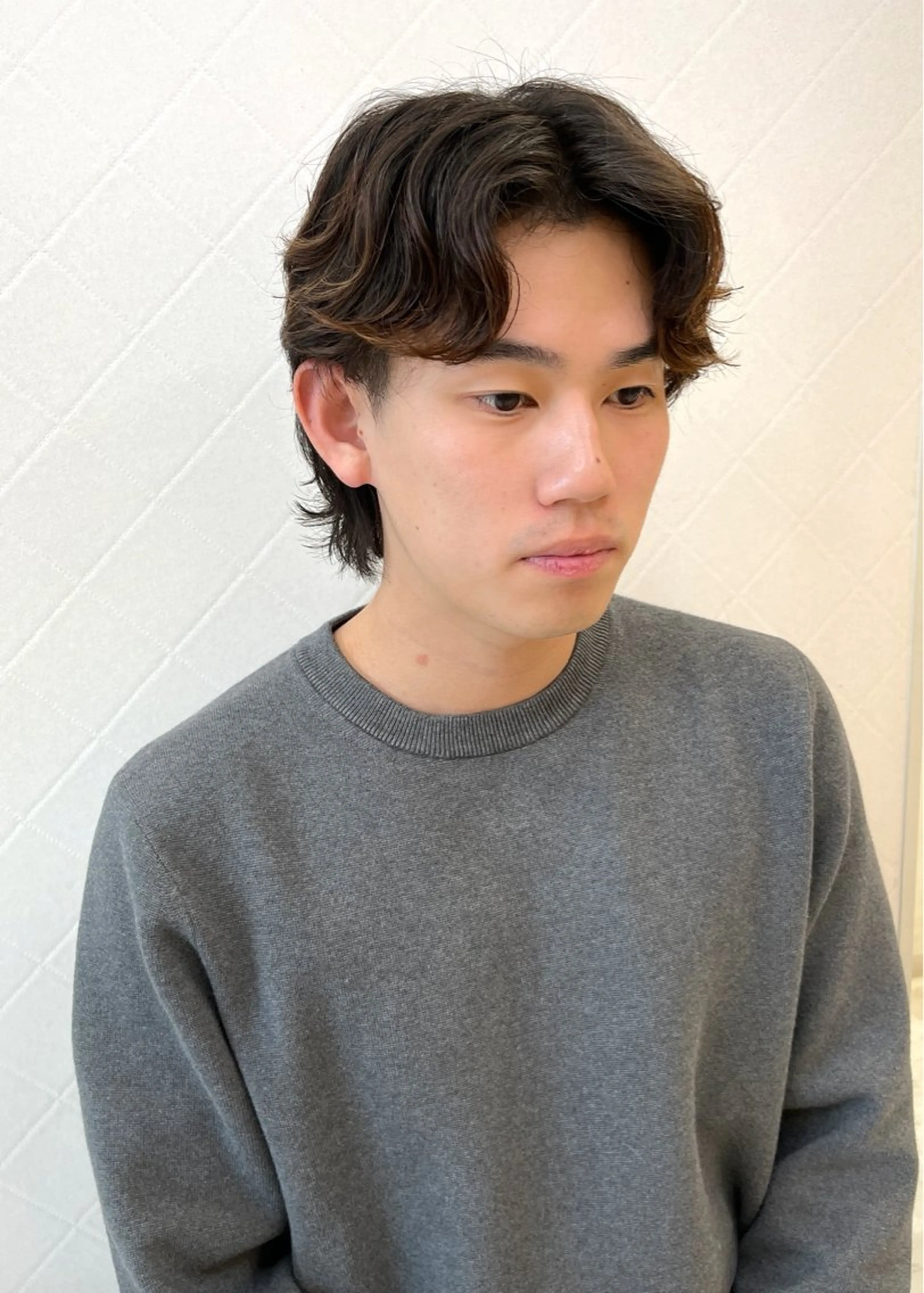 ショート カラー パーマ メンズ センターパート メンズハイライト メンズパーマ メンズショート ハイライトカラー 縮毛矯正／ 似合わせ／古津遼平のヘアスタイル