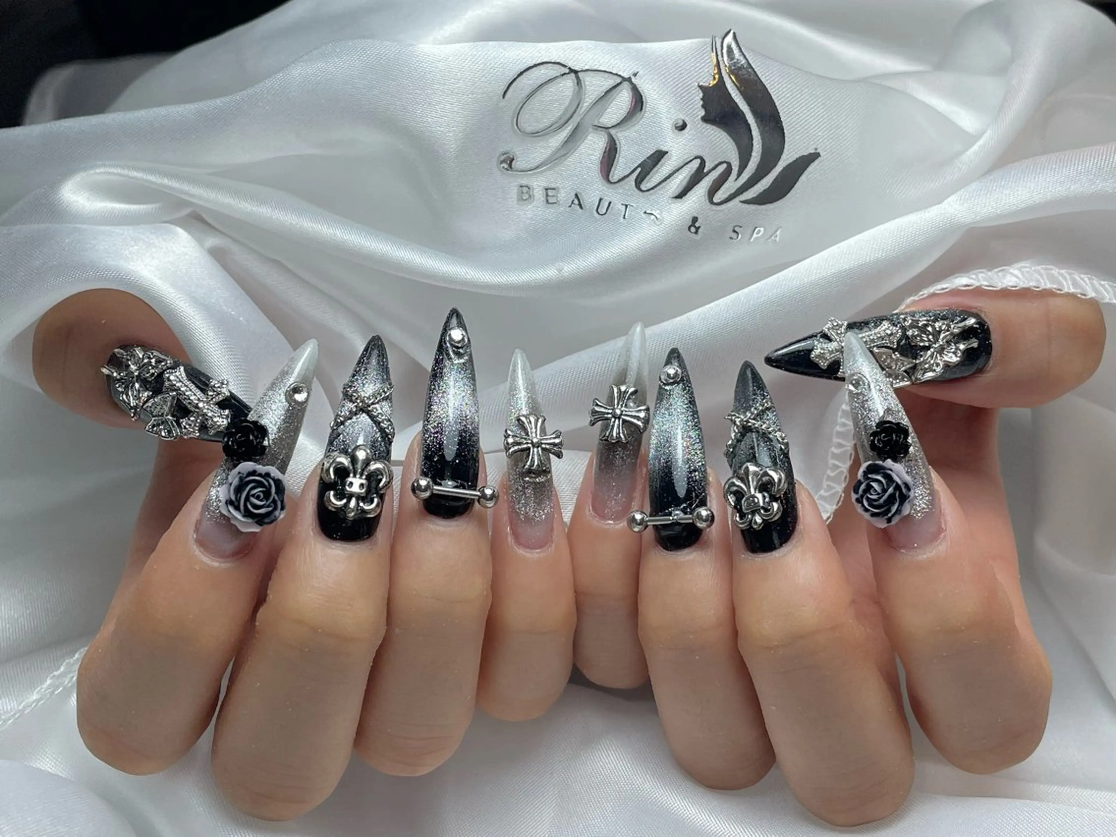 ネイル チークネイル フレンチネイル ラメ(グリッター) マグネットネイル ニュアンスネイル Rin Nail 新大久保店のネイルデザイン