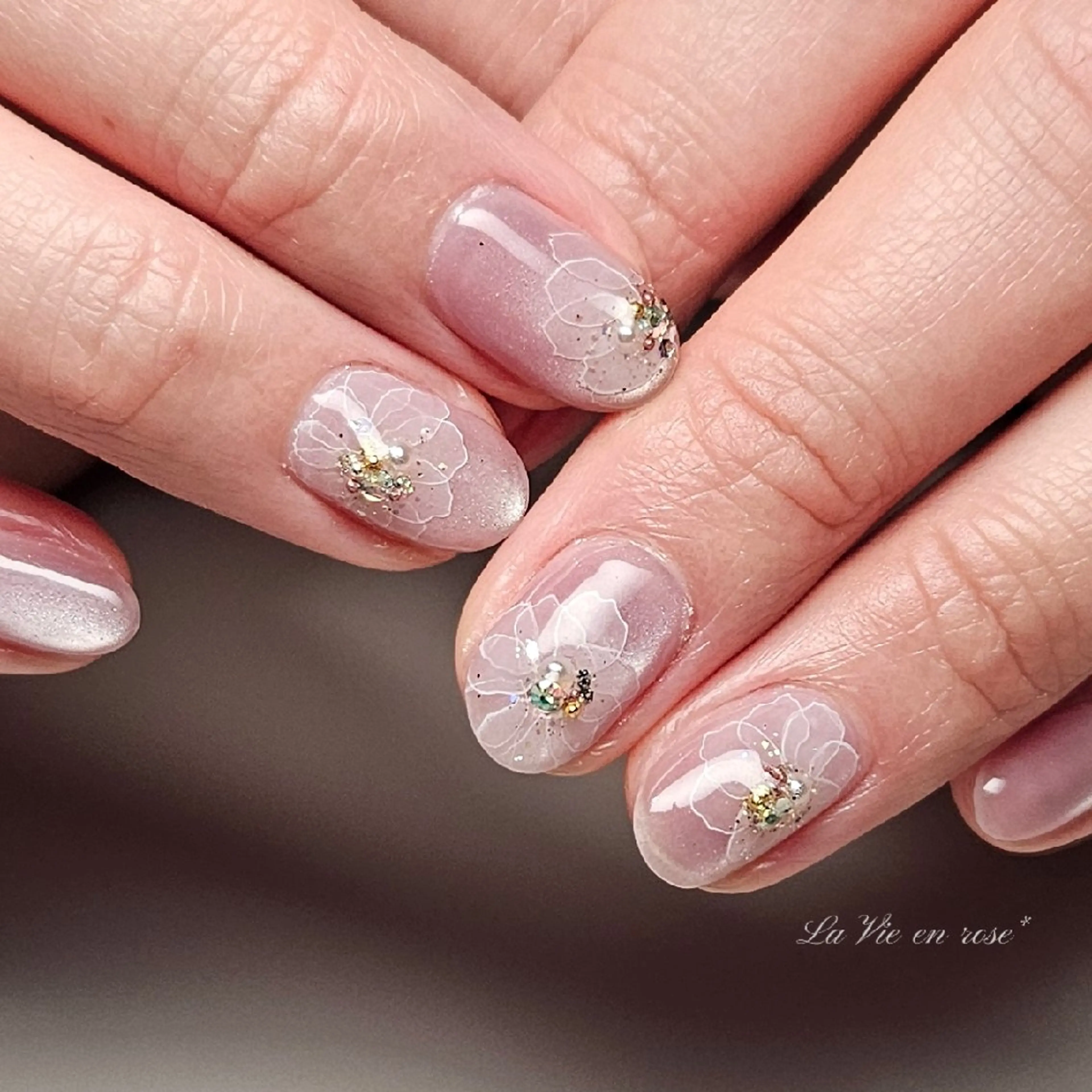 ネイル 入学式 フラワーネイル マグネットネイル ブライダルネイル ラヴィアン ローズのネイルデザイン