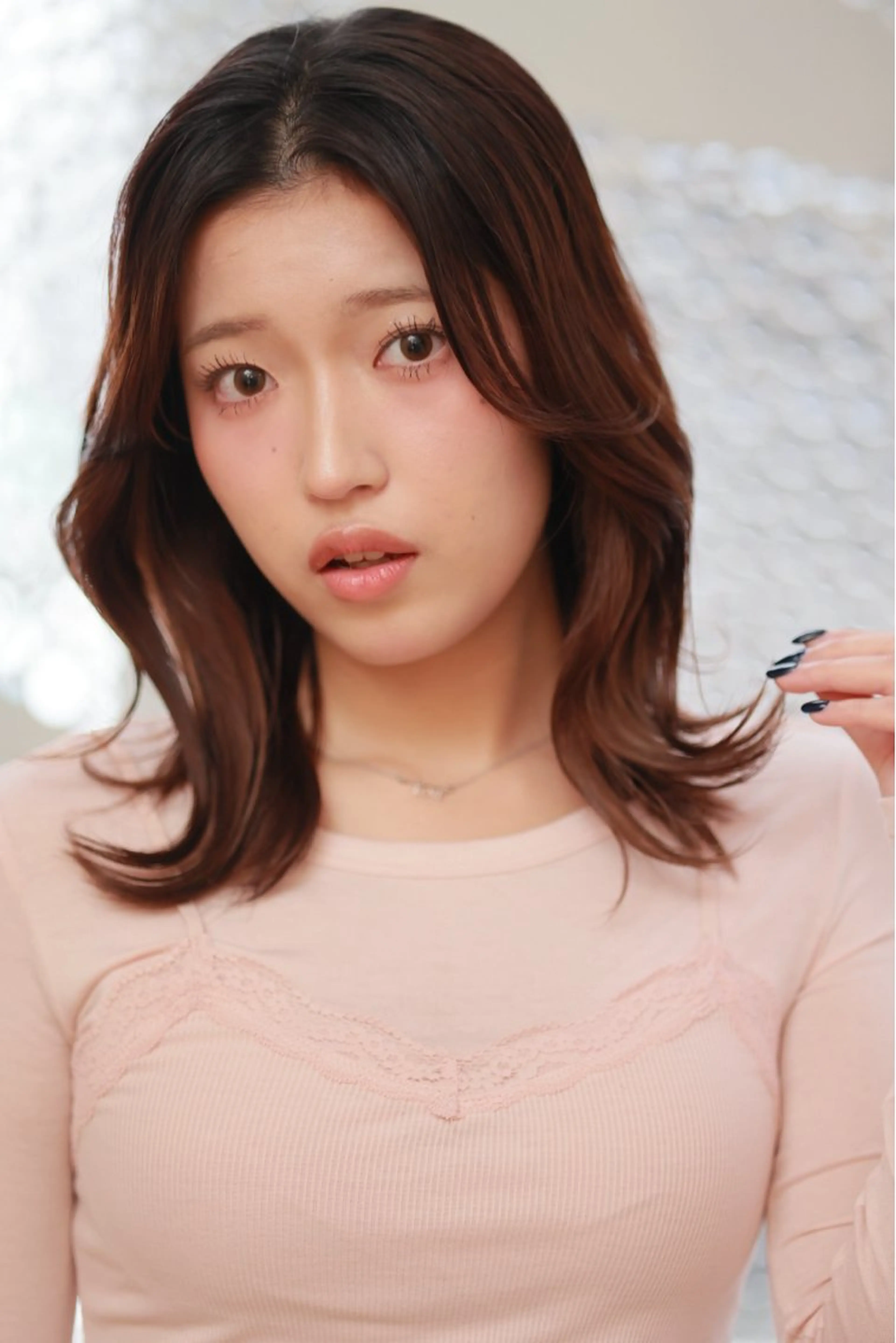 ミディアム くびれヘア 外ハネヘア 中嶋偲月🌙 艶カラー/縮毛矯正のヘアスタイル