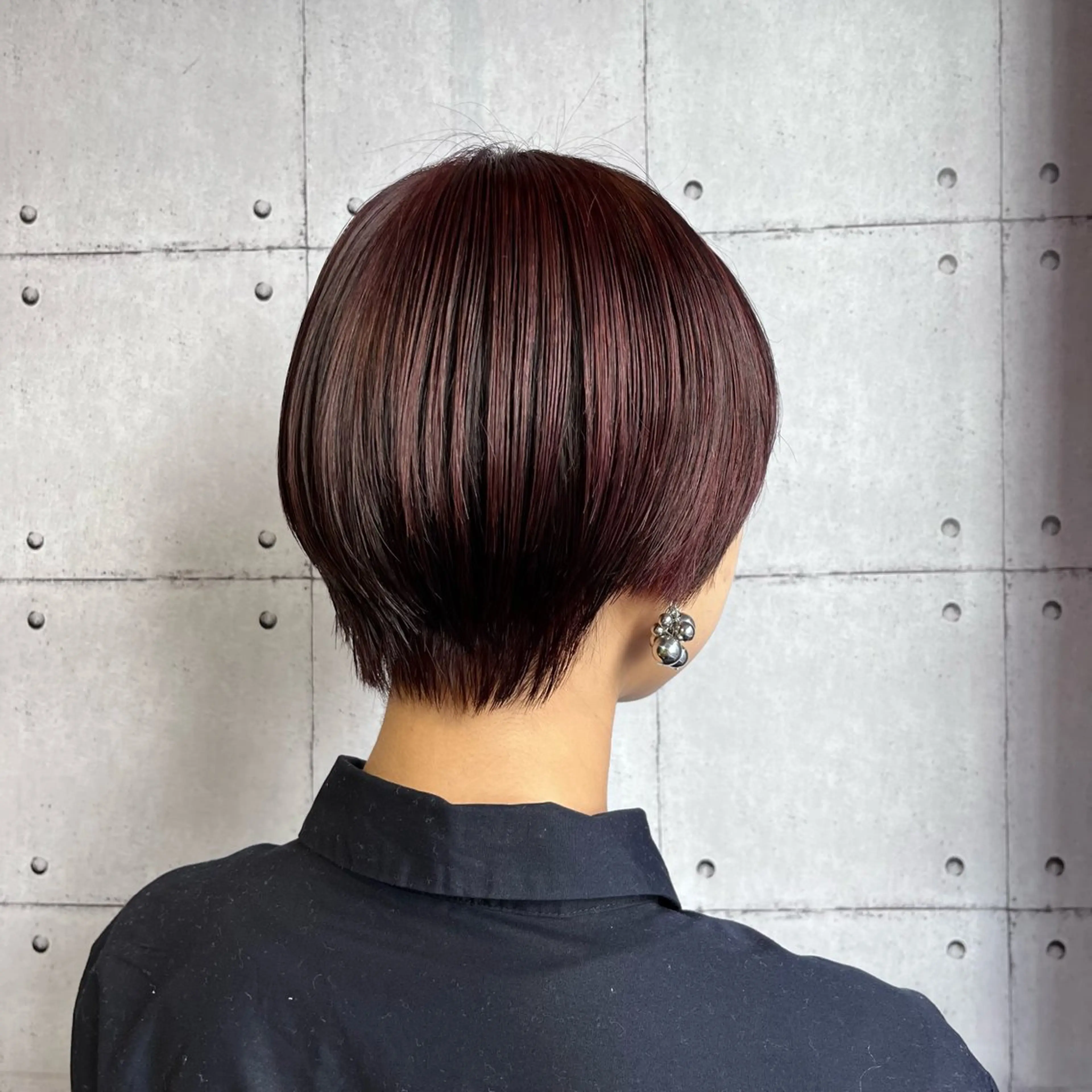 カラー ブリーチ カシス レッドカラー 羽鳥 希渚のヘアスタイル