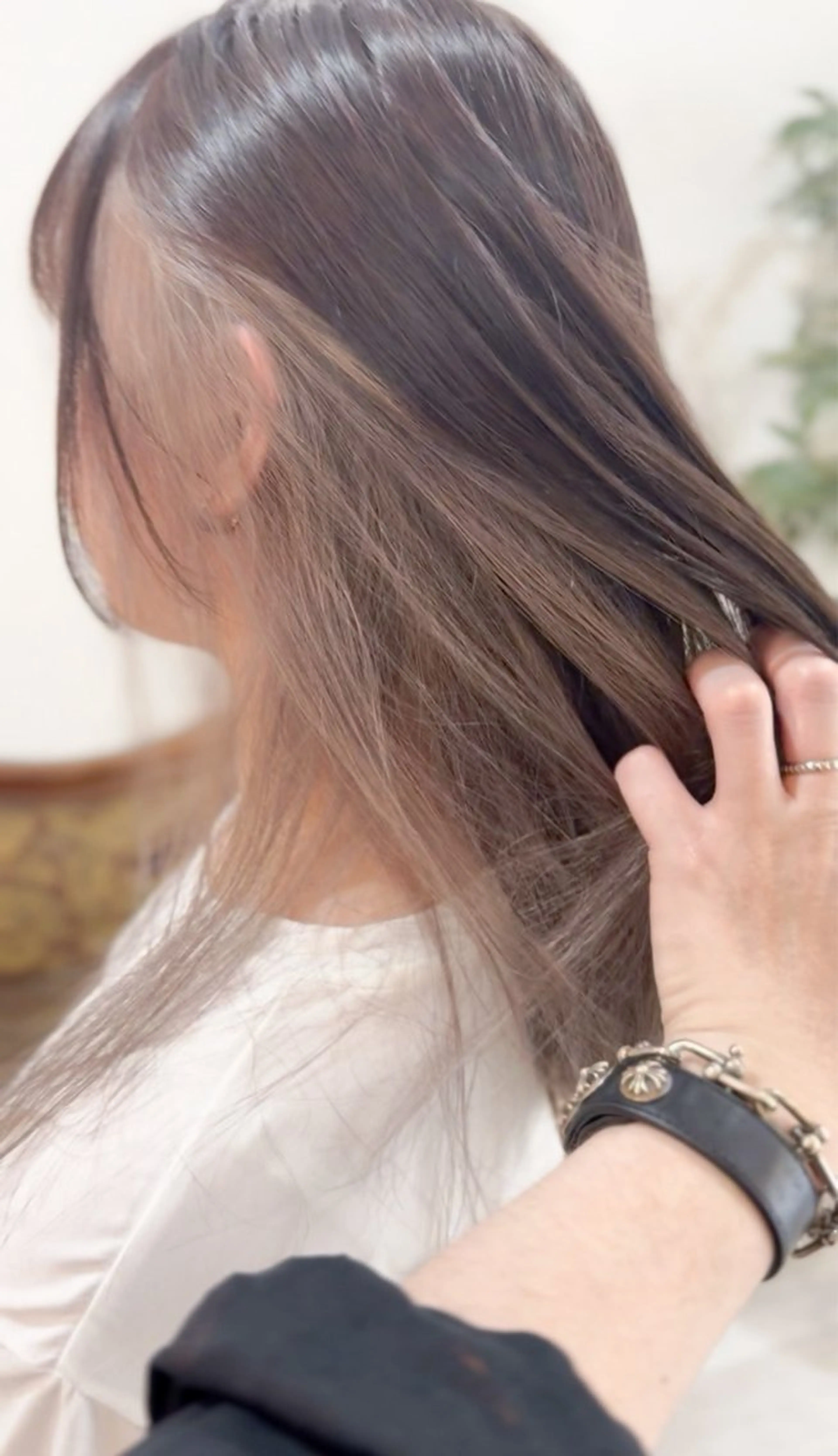 ロング ヘアカラー 飯星慧斗 /ブリーチ、縮毛矯正のヘアスタイル