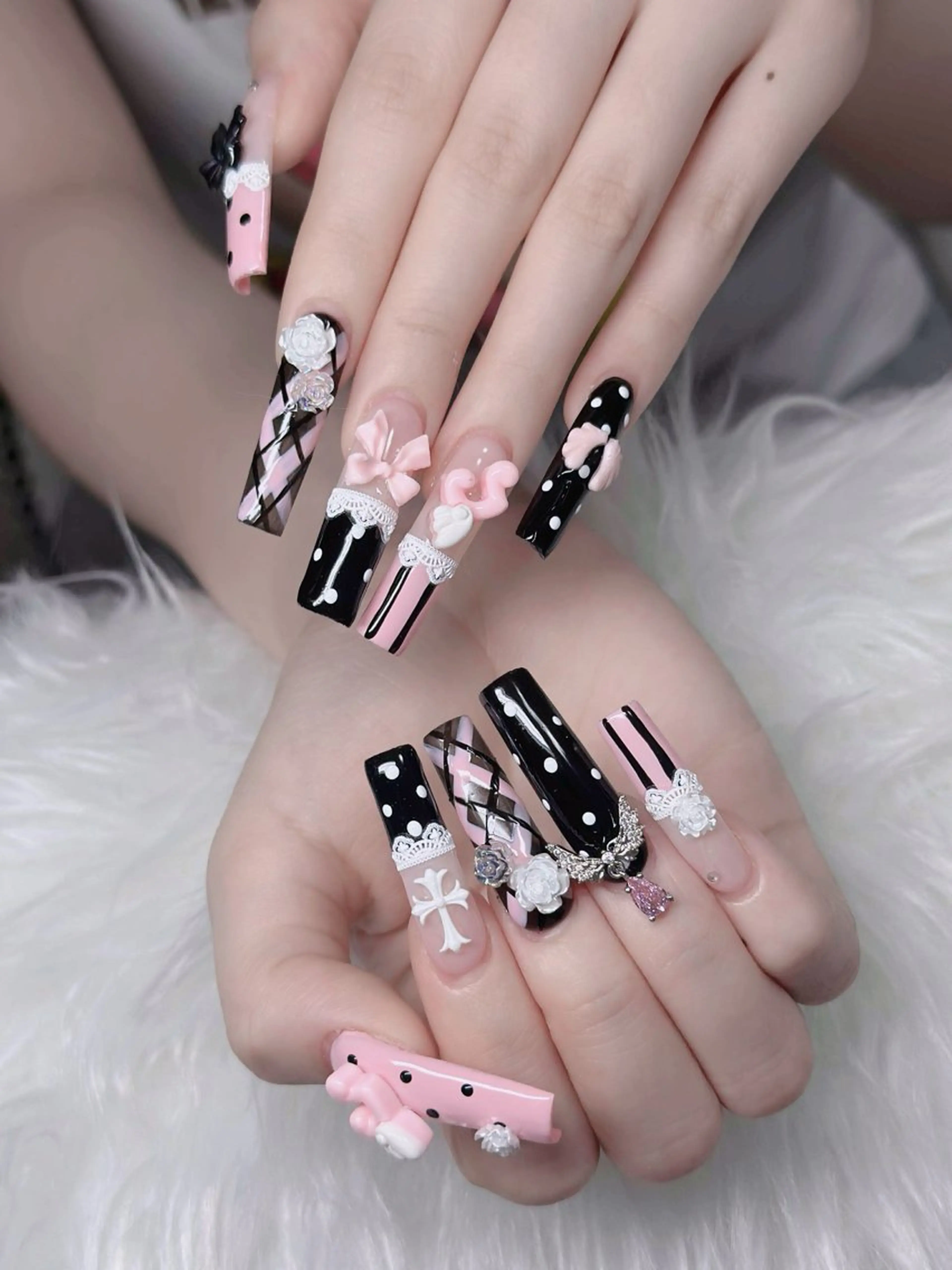 ネイル オーロラネイル フレンチネイル ジェルネイル ハロウィン キラキラネイル ハンドネイル H.baby Nail Salonのネイルデザイン