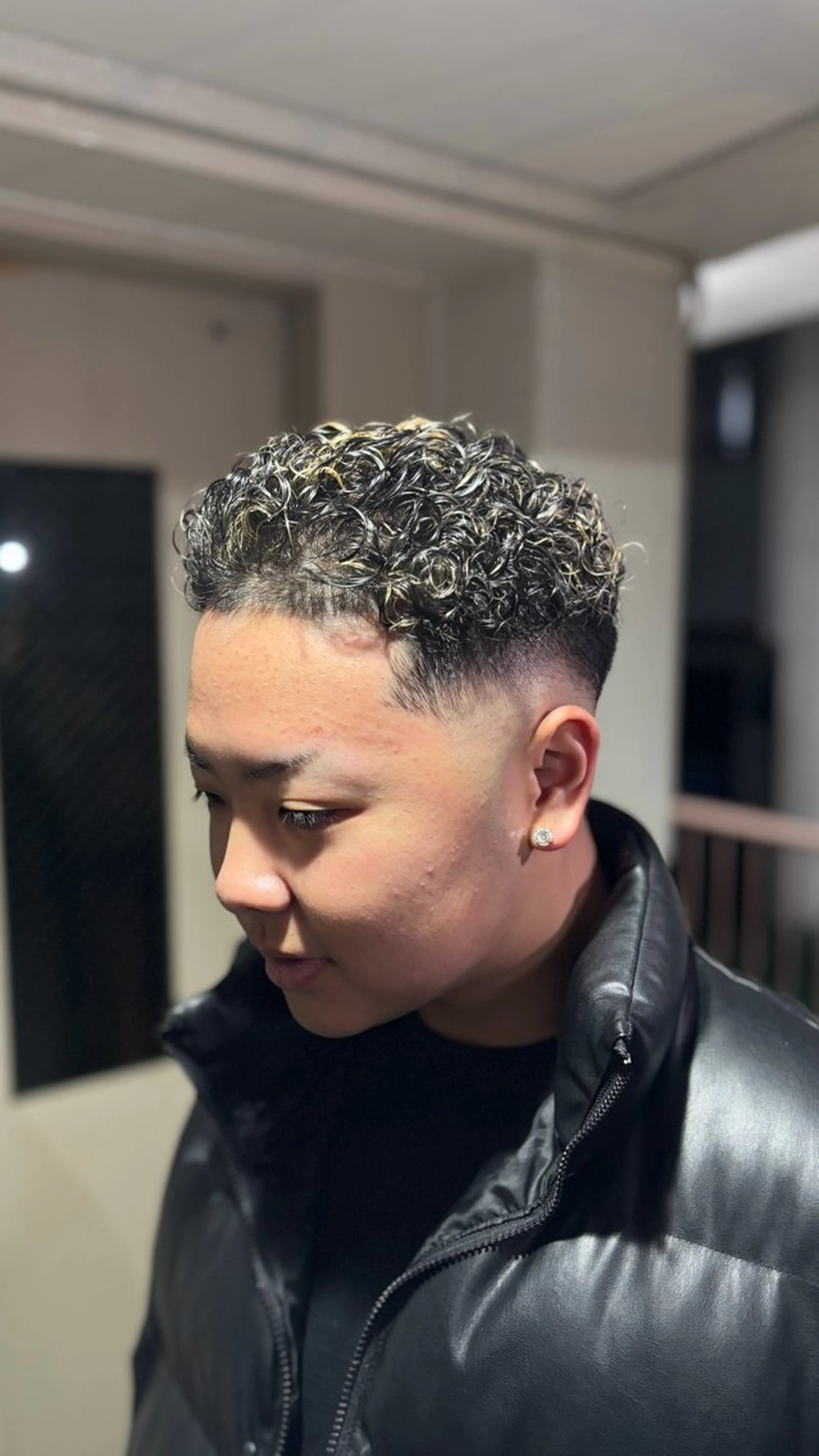 ショート パーマ カワバタ ダイキのヘアスタイル